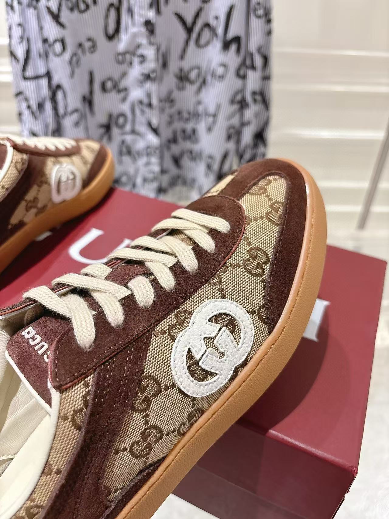 Men's sneaker with Interlocking G dark brown