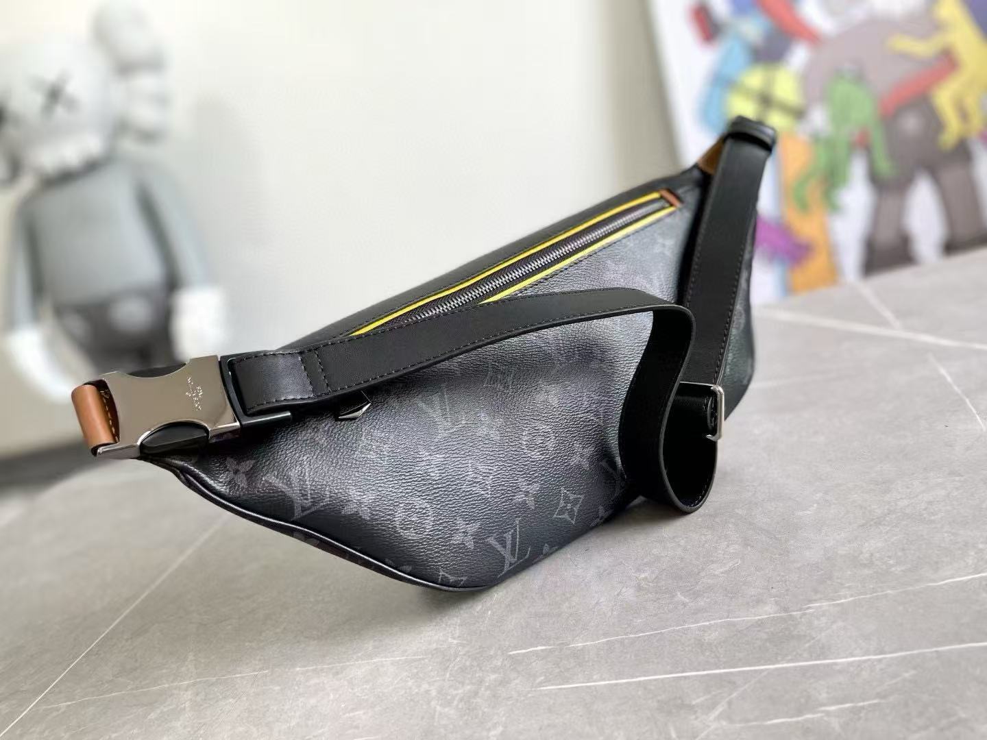 LV DISCOVERY BUM BAG ECLIPSE M45220