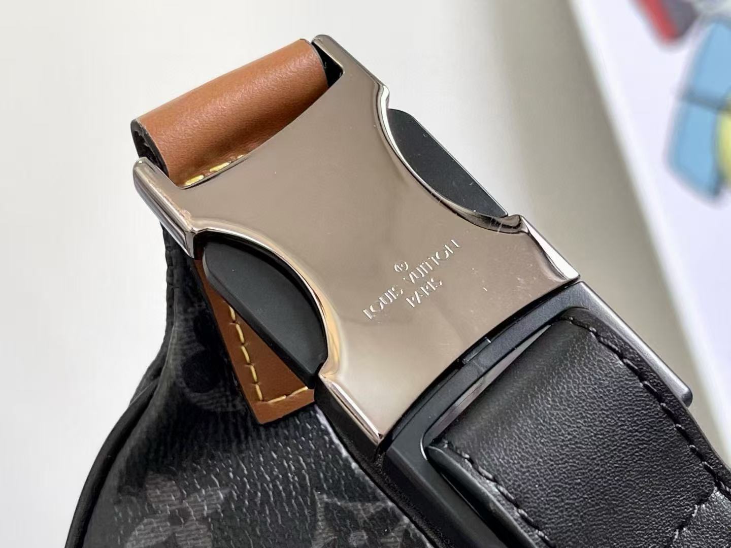 LV DISCOVERY BUM BAG ECLIPSE M45220