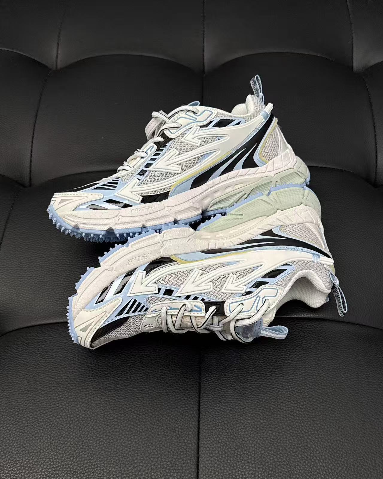 OW white/light blue be right back sneakers