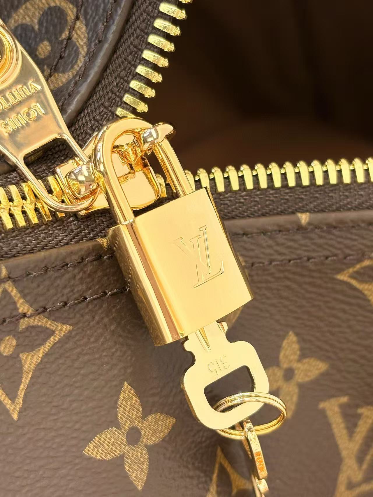 LV Keepall Cargo 50 M14735