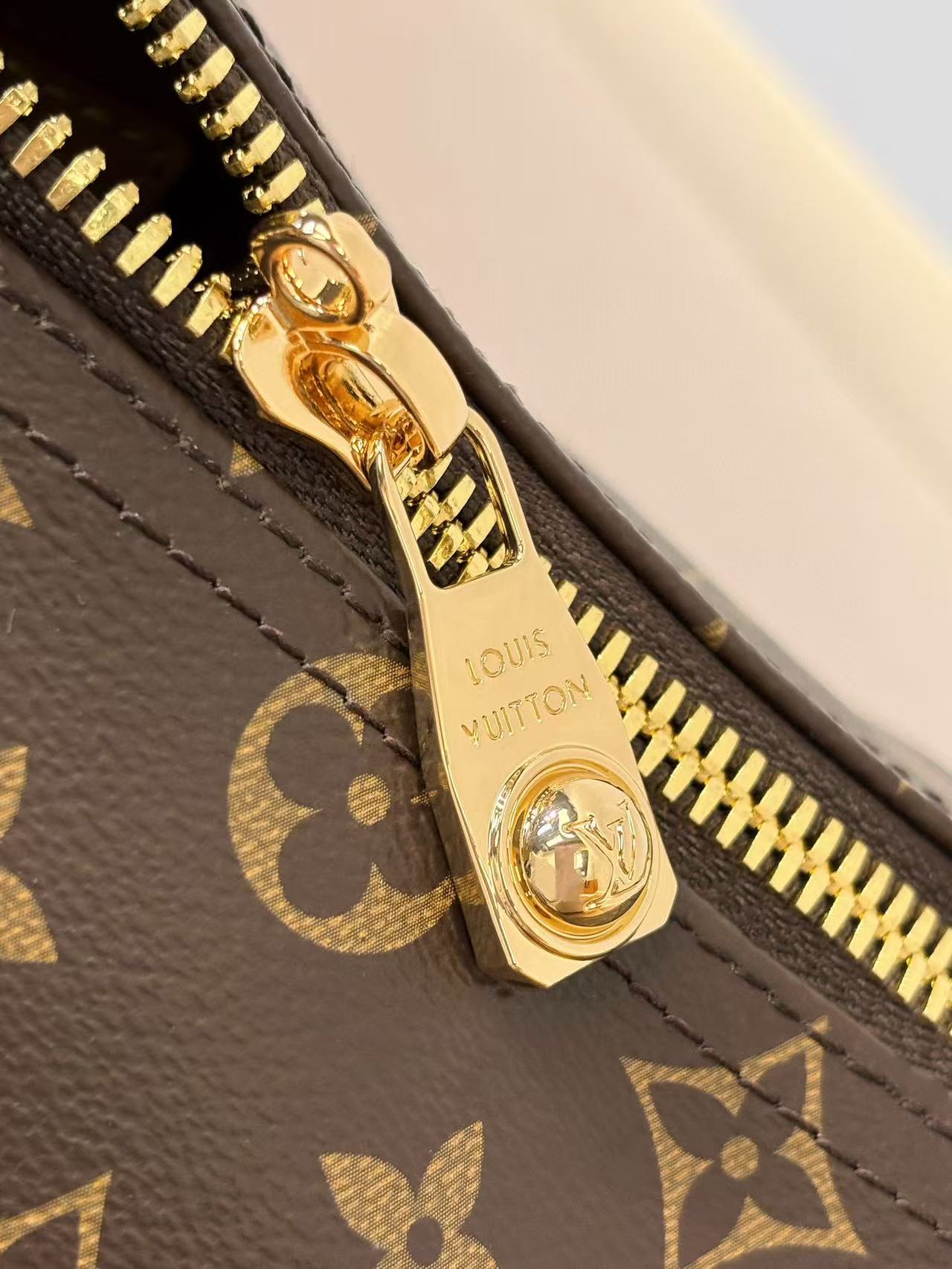 LV Keepall Cargo 50 M14735