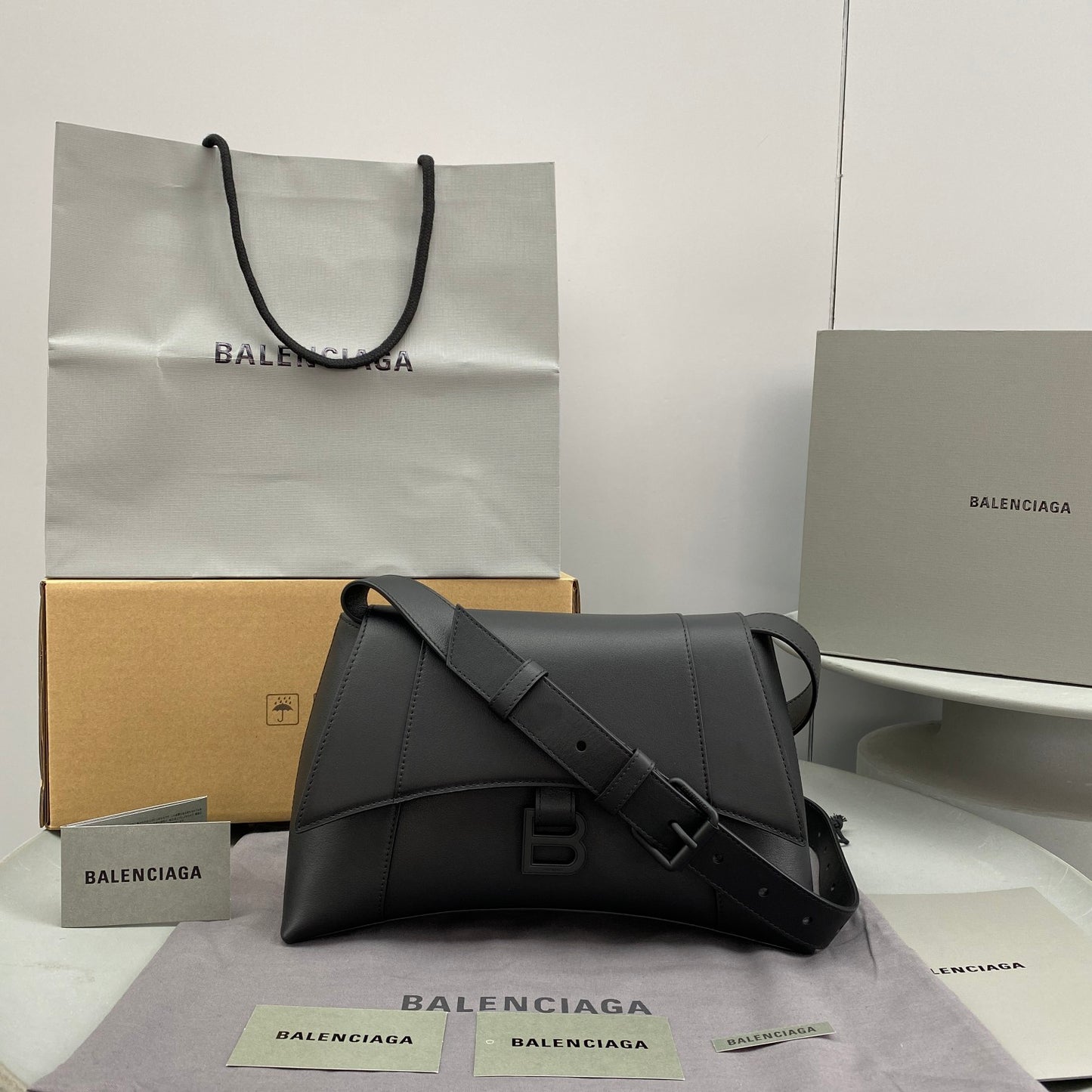 Balenciaga Soft Hourglass shoulder leather bag 32x20x15cm