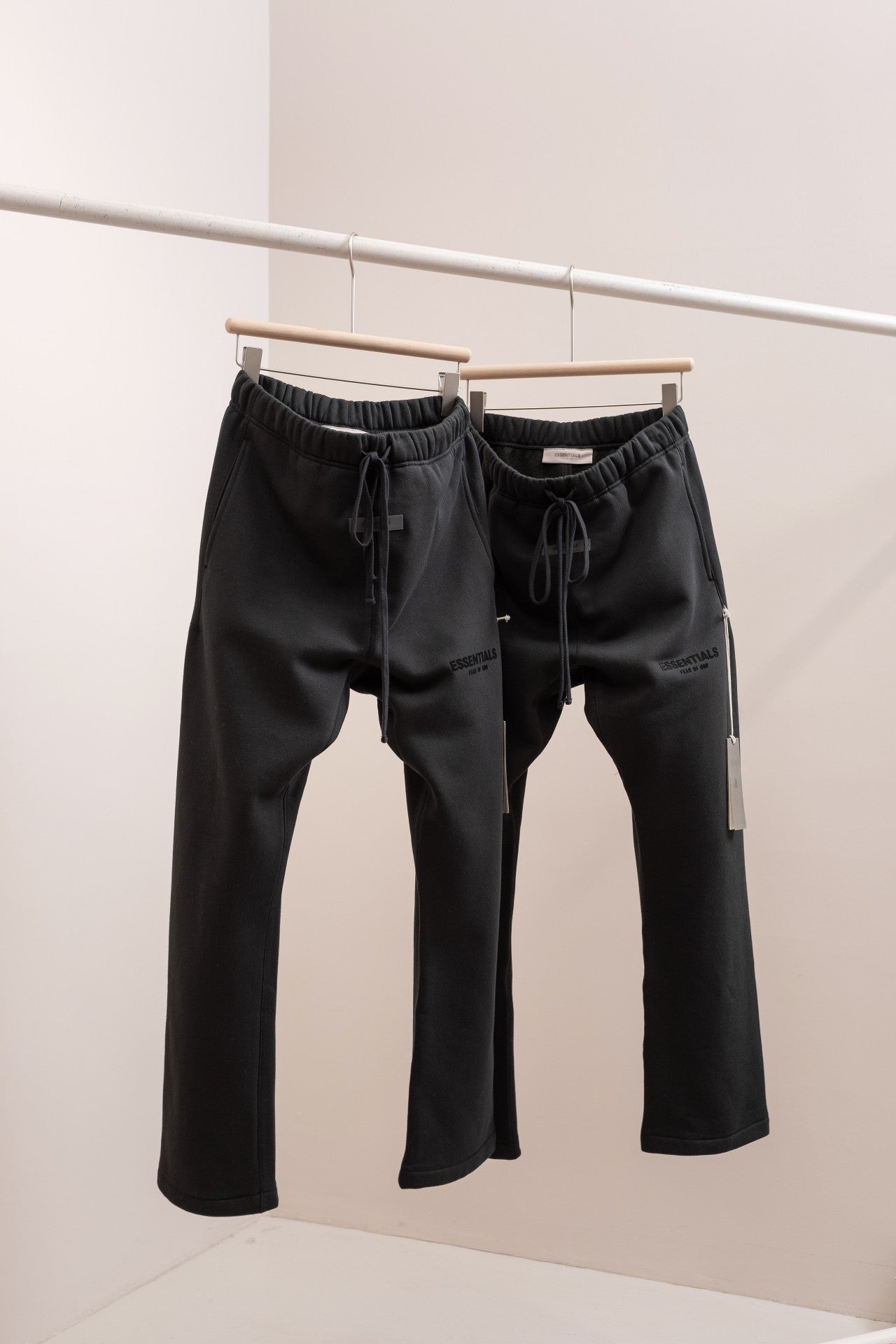 Fear of God Essentials FW22 Sweatpants Core collection