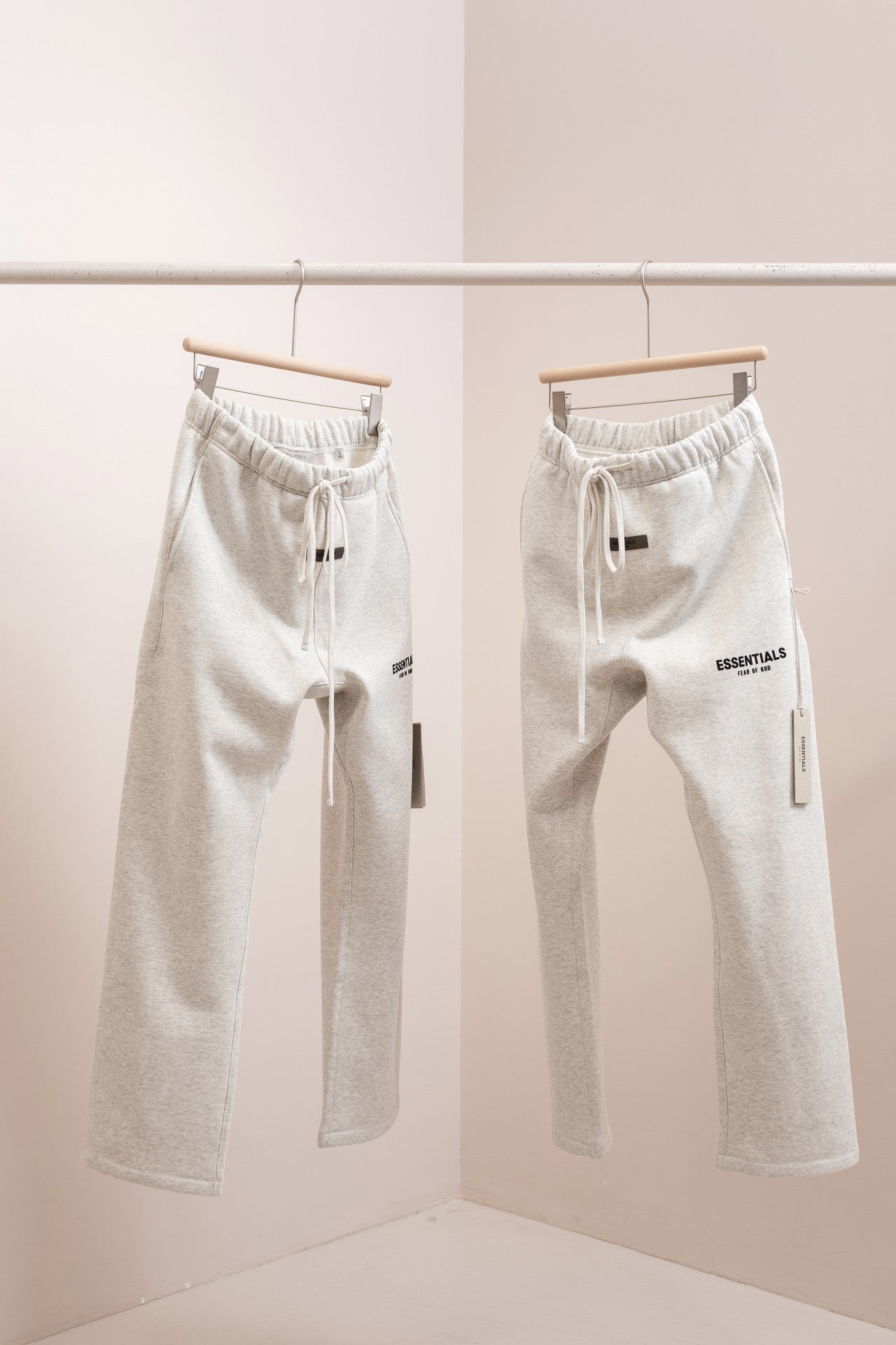 Fear of God Essentials FW22 Sweatpants Core collection