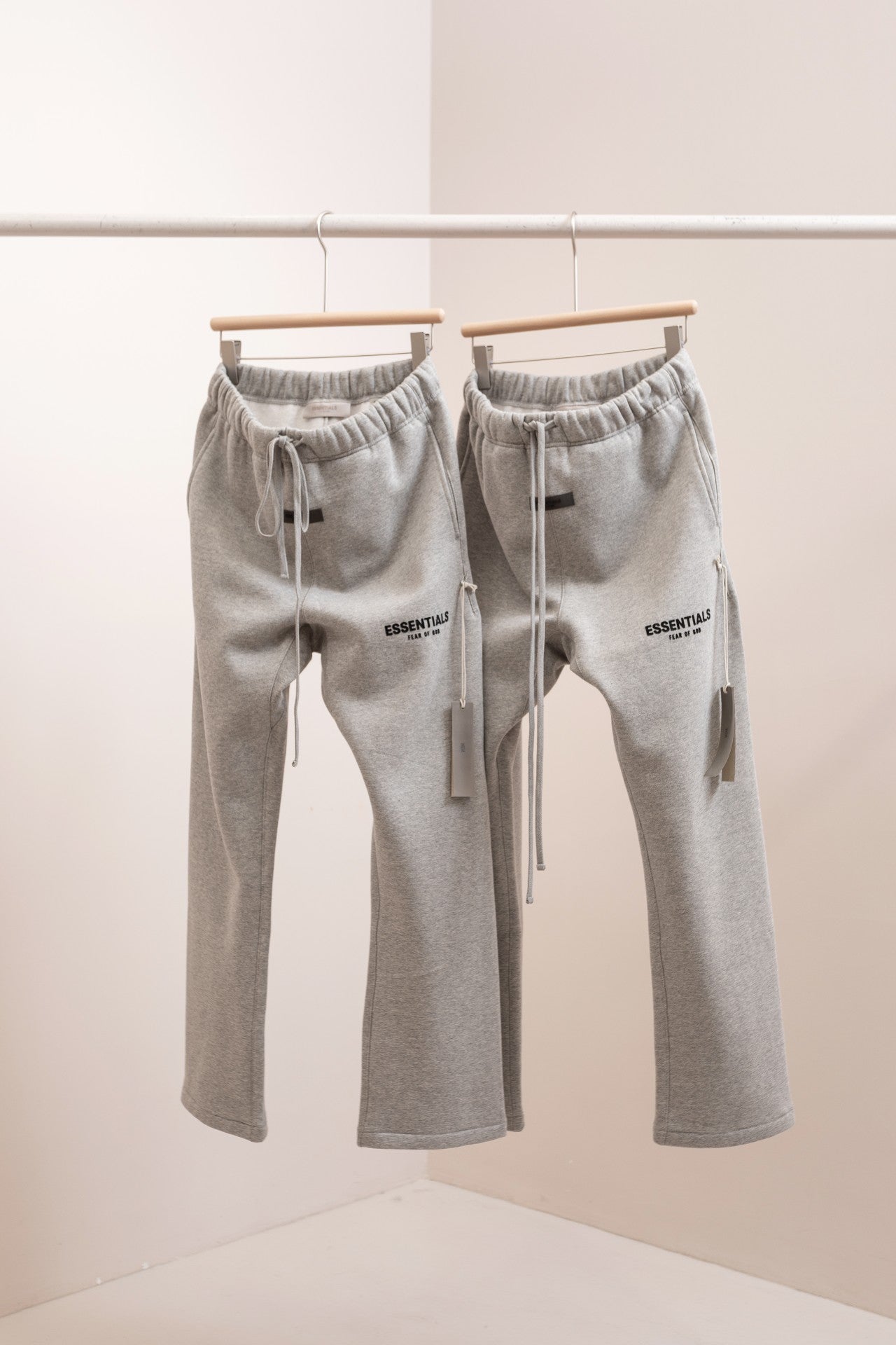 Fear of God Essentials FW22 Sweatpants Core collection