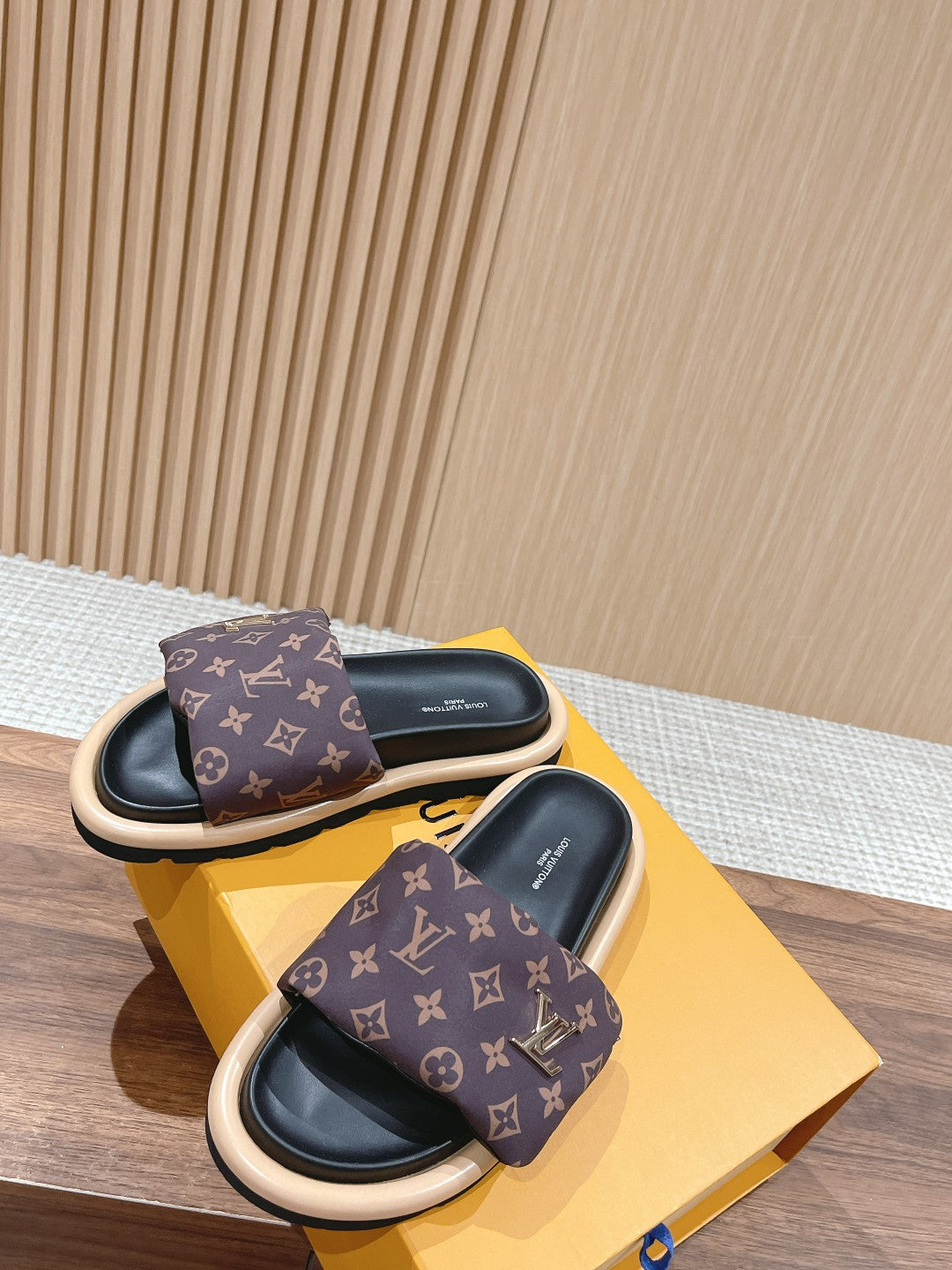 Louis Vuitton Pool Pillow Flat Comfort Mule