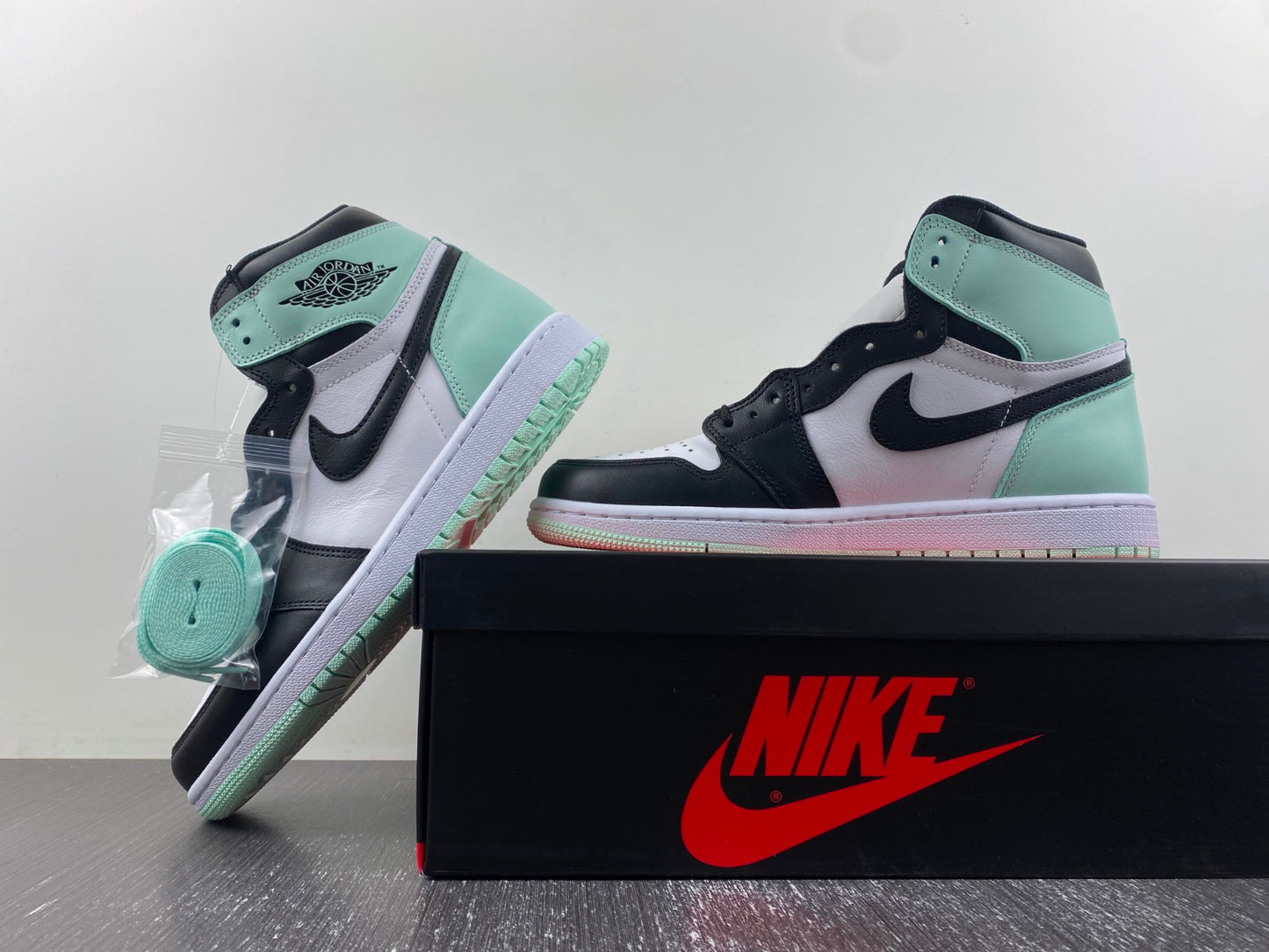 Air Jordan 1 Retro High OG NRG "Igloo"