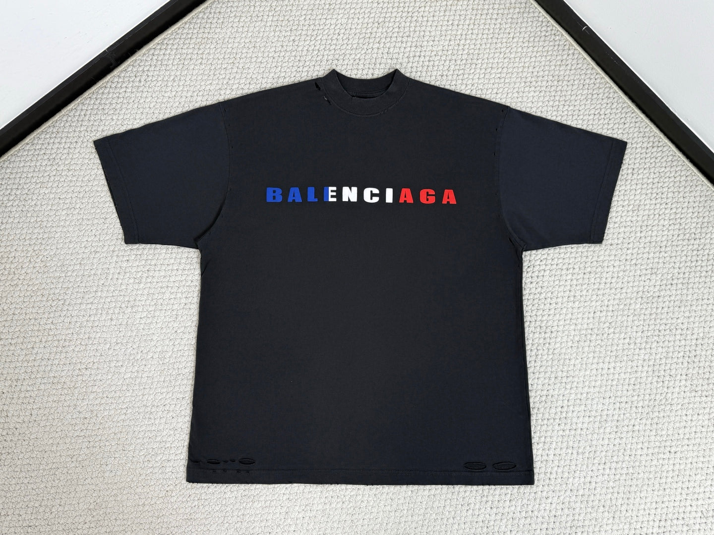 BB International T-shirt Medium Fit in Faded Black