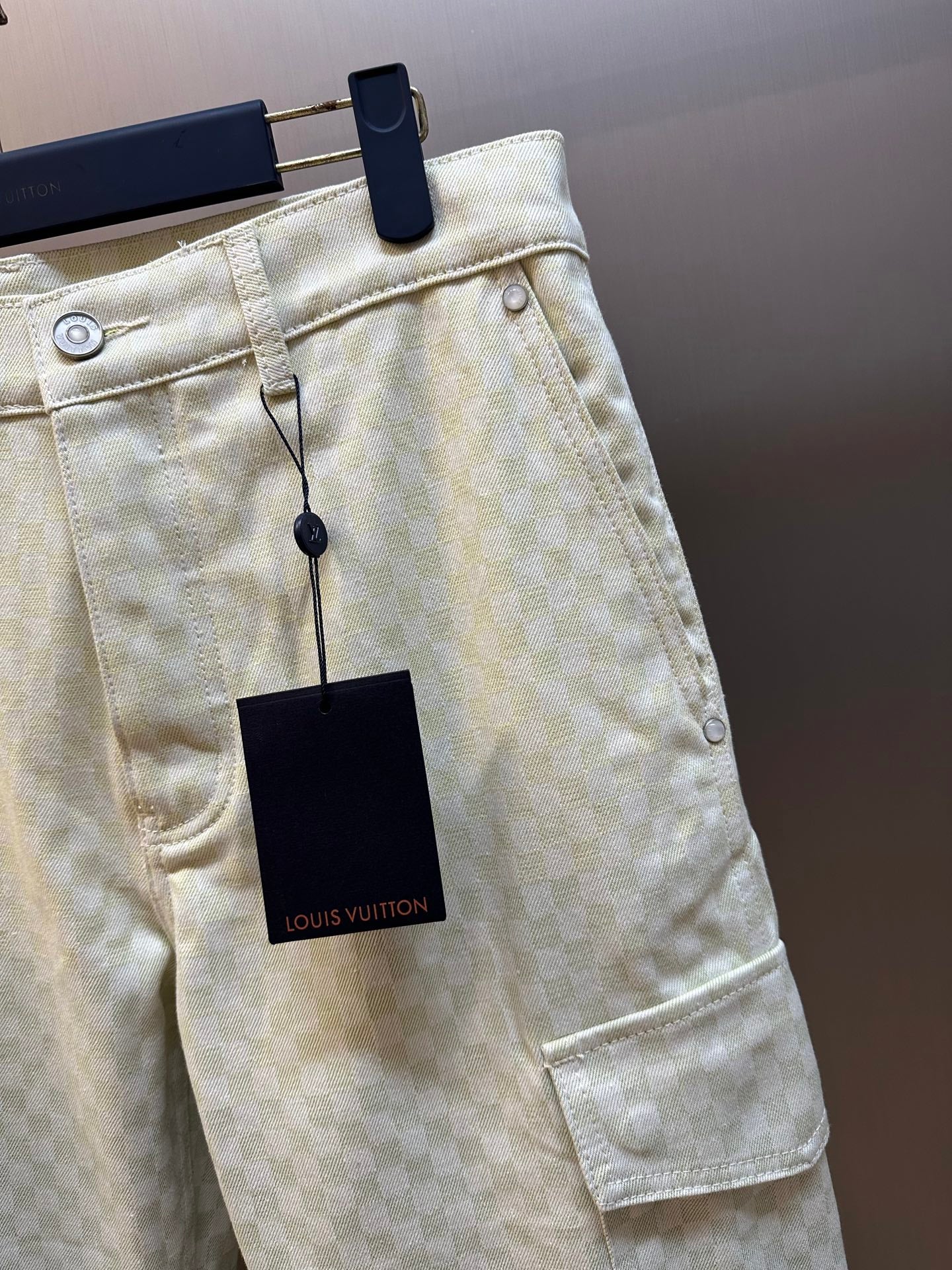 LV Damier Gradient Jacquard Denim Cargo Pants 1AGTHN