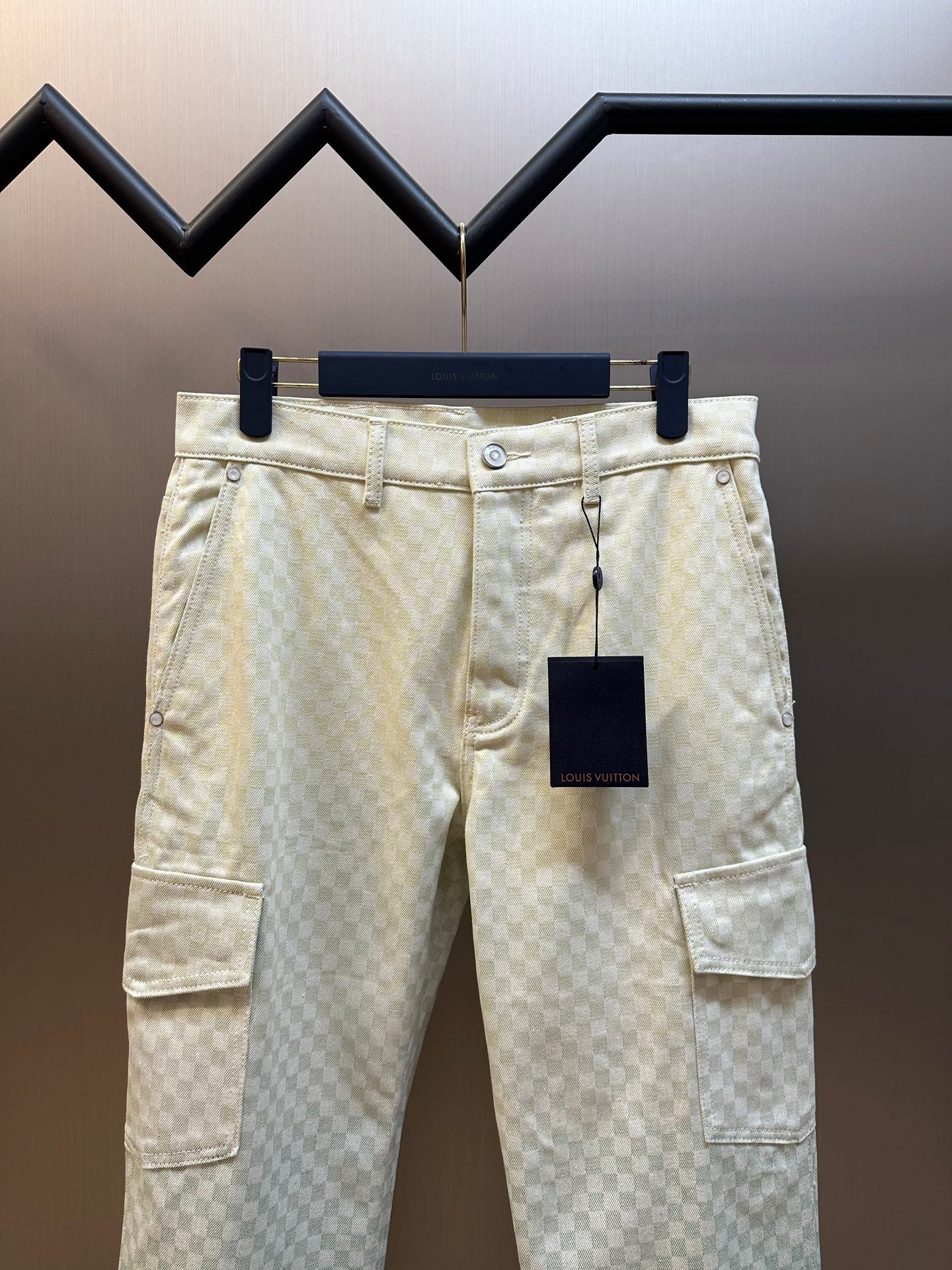 LV Damier Gradient Jacquard Denim Cargo Pants 1AGTHN