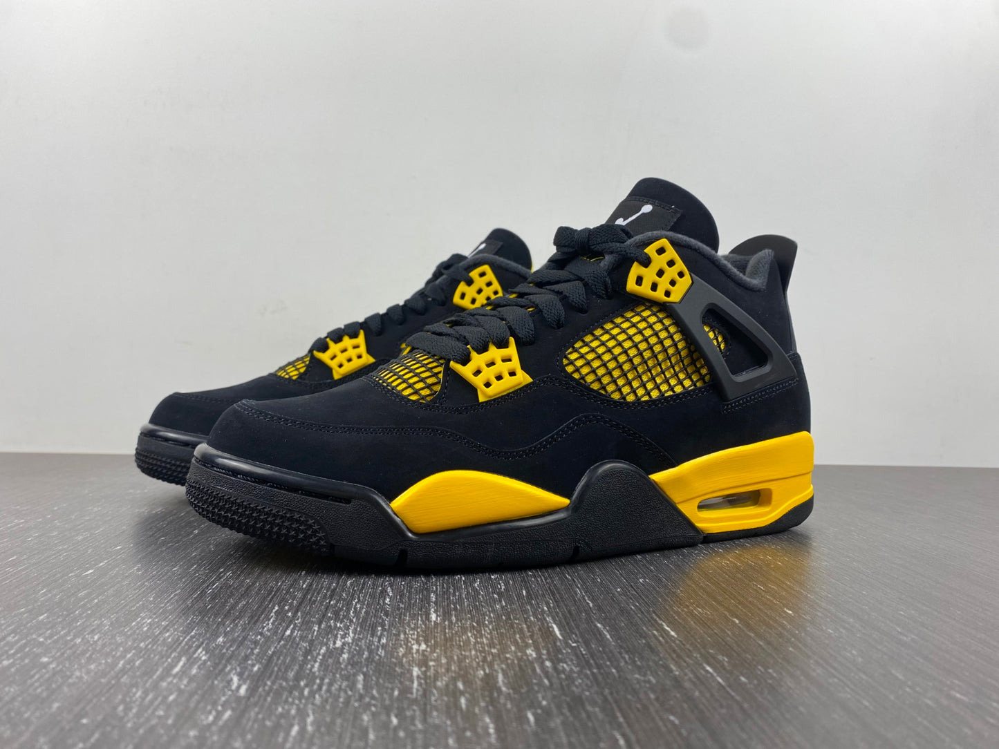 Air Jordan 4 Retro 'Thunder' 2023