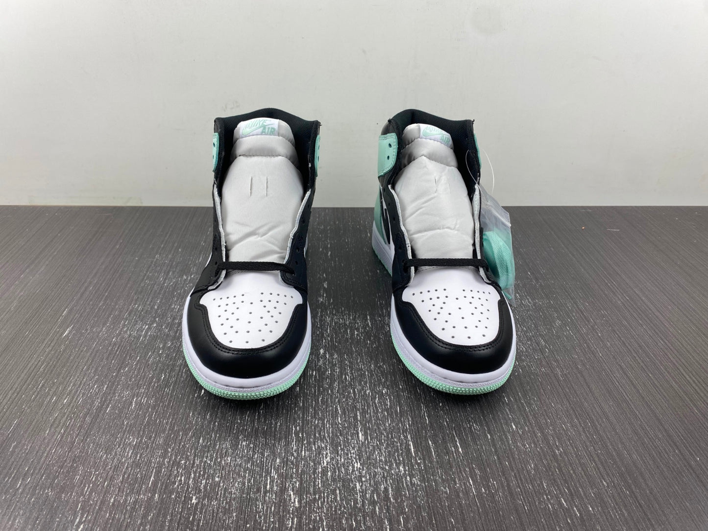Air Jordan 1 Retro High OG NRG "Igloo"