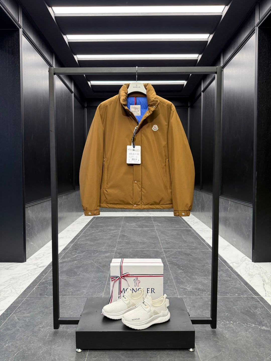 Moncler Epine Short Down Jacket