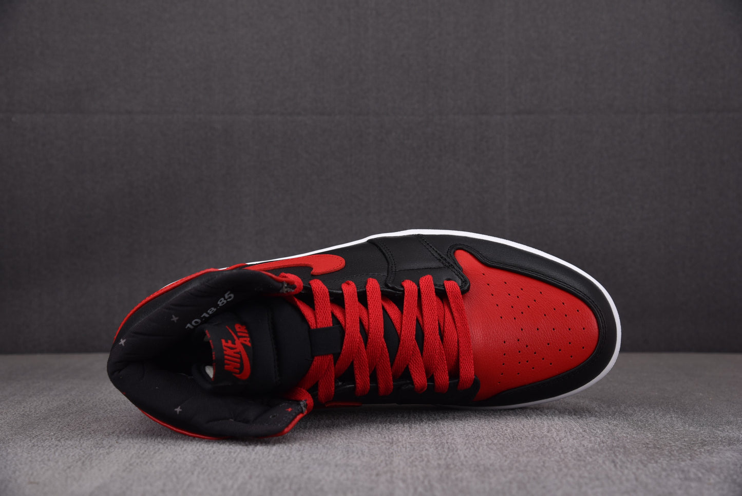 Air Jordan 1 Retro High 'Banned' 2011