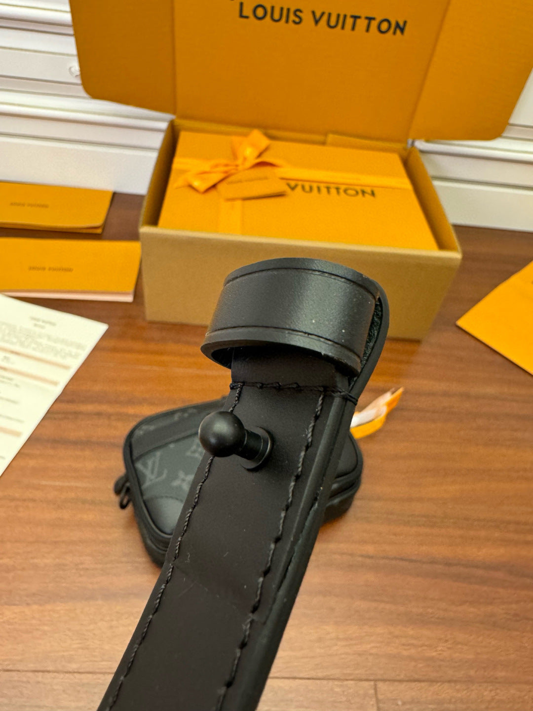 LV Alpha Wearable Wallet M82542