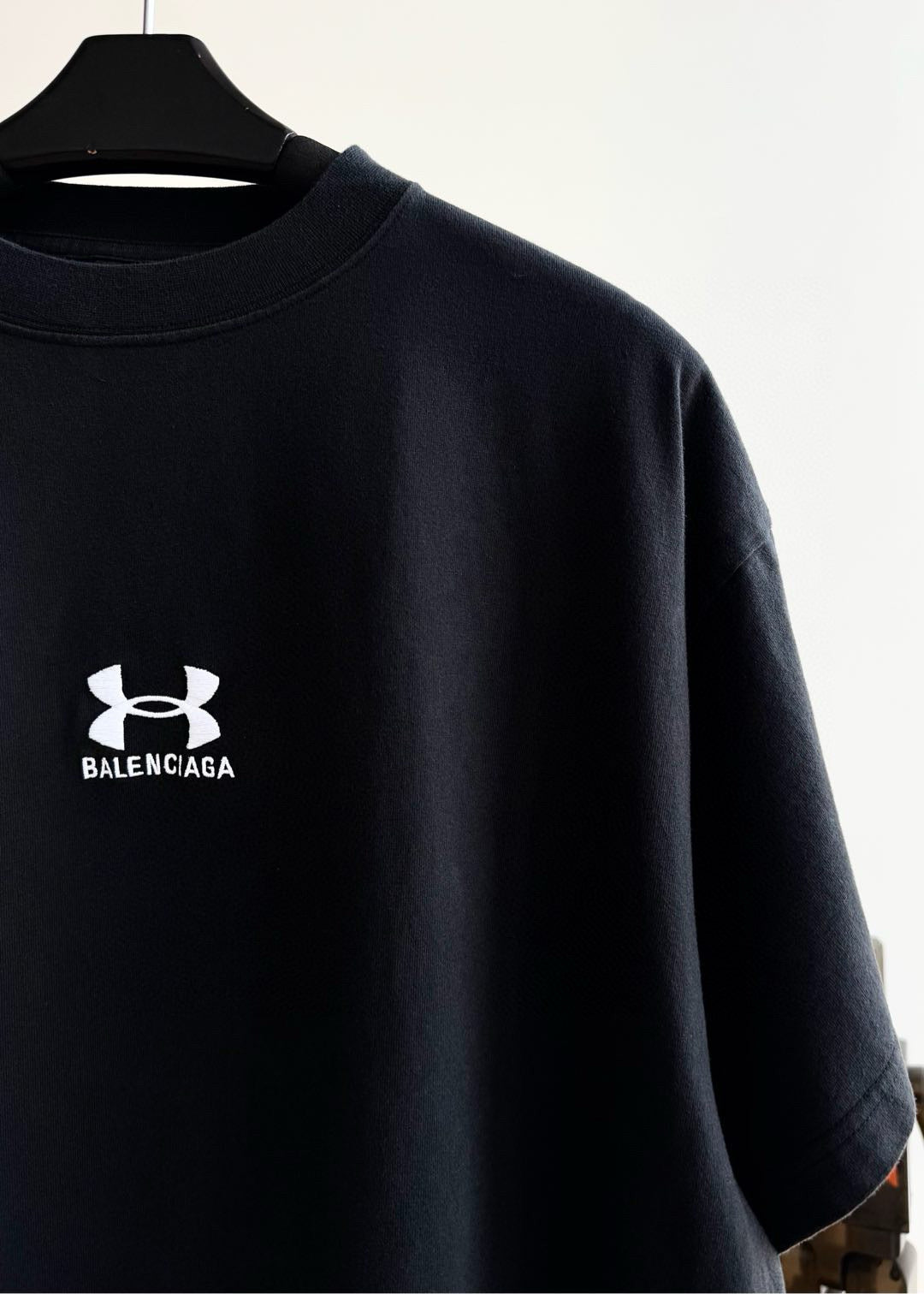 bb Men's Under Armour® T-shirt Oversized in Black/white