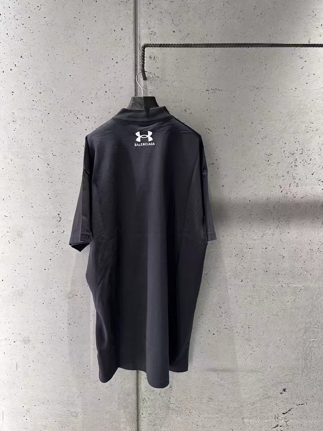 bb Men's Under Armour® T-shirt Oversized in Black/white