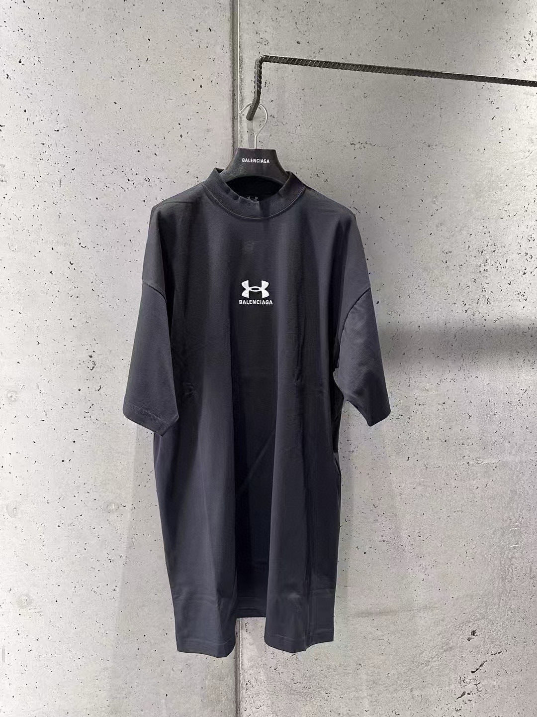bb Men's Under Armour® T-shirt Oversized in Black/white