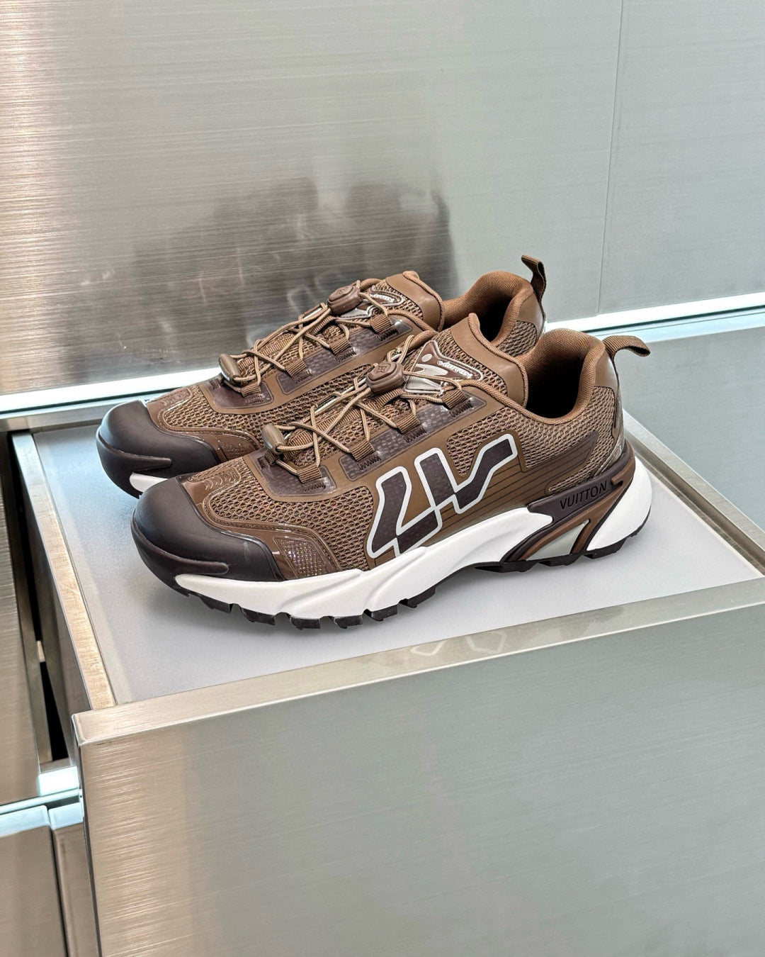 LV Runner Tatic Sneaker 1AHA80