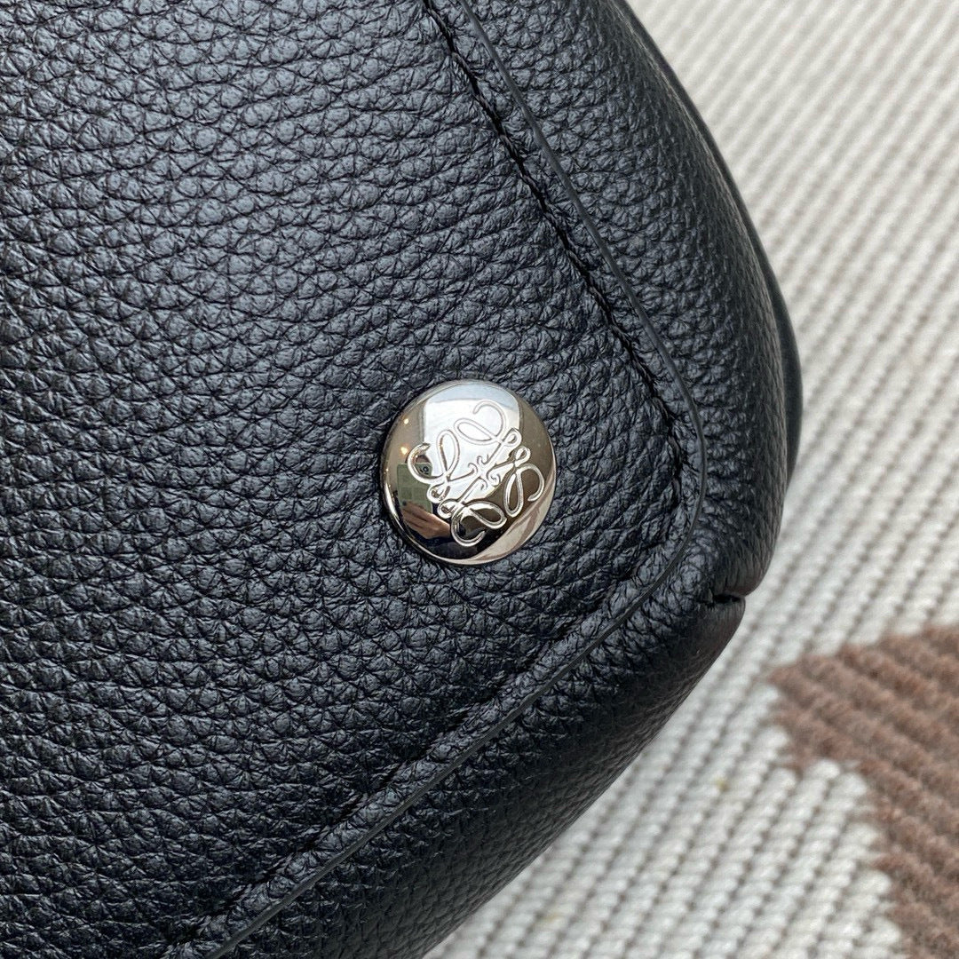 Loewe Medium Pebble messenger bag