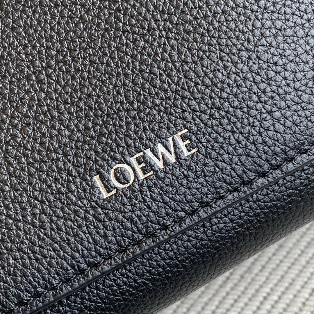 Loewe Medium Pebble messenger bag