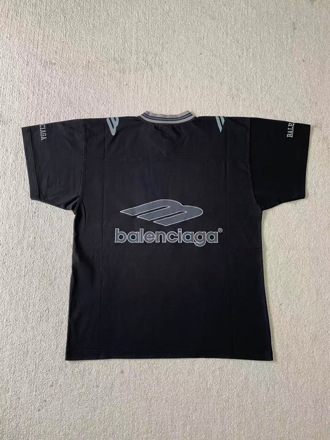 BB Men's 3b Football V-neck T-shirt Oversized in Black/anthracite