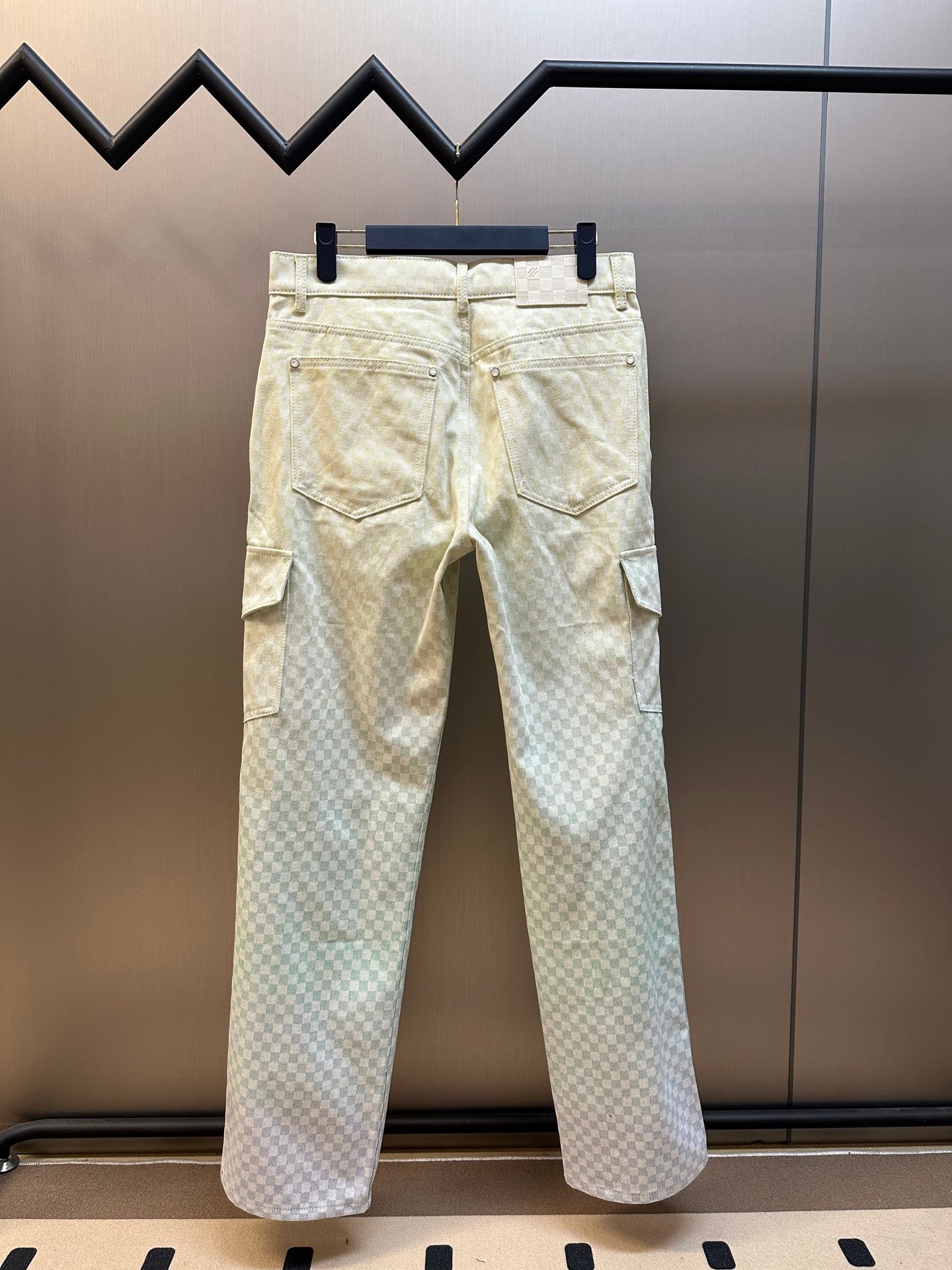 LV Damier Gradient Jacquard Denim Cargo Pants 1AGTHN