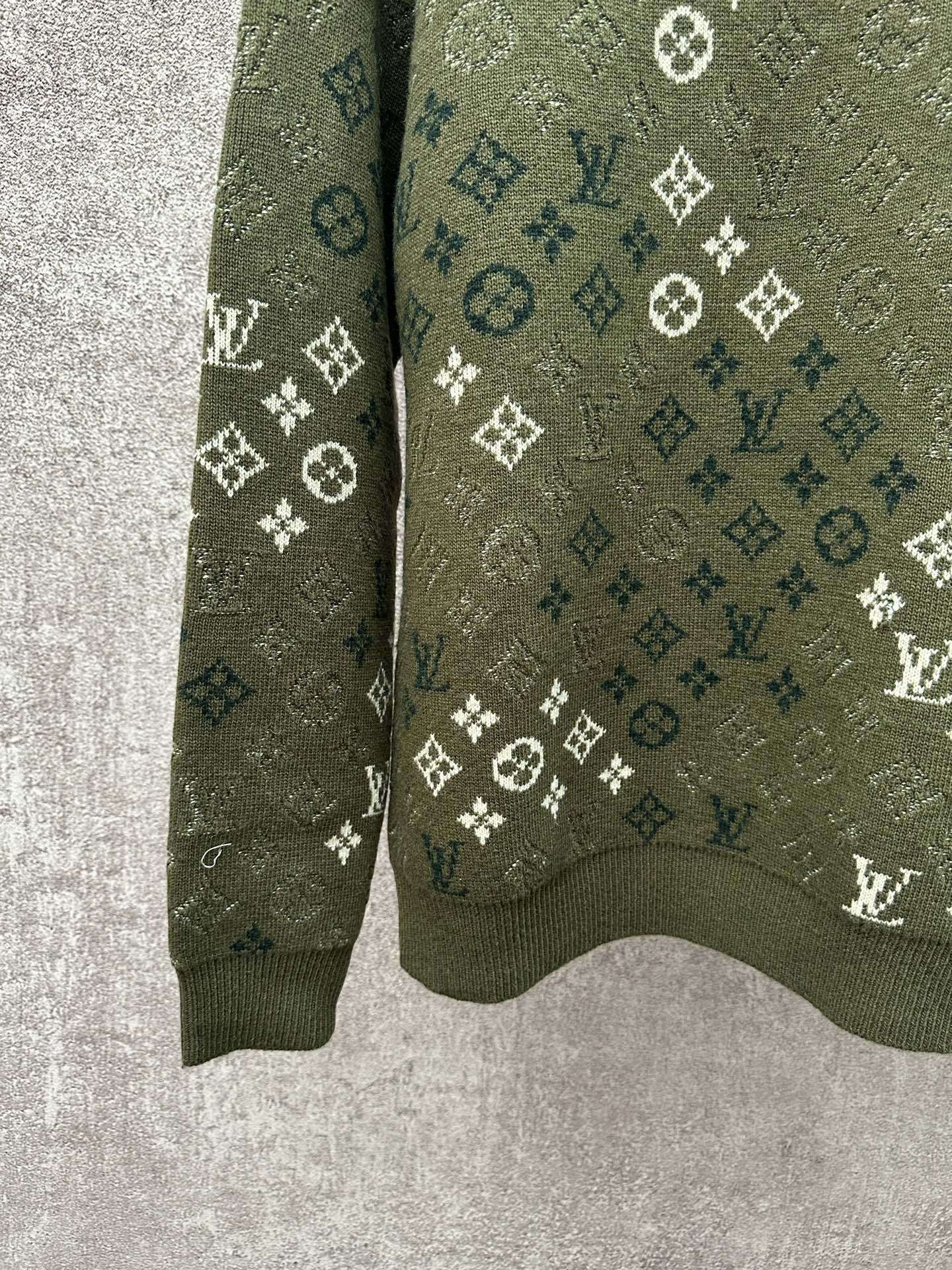 LV Monogram Pullover 1AJBTL