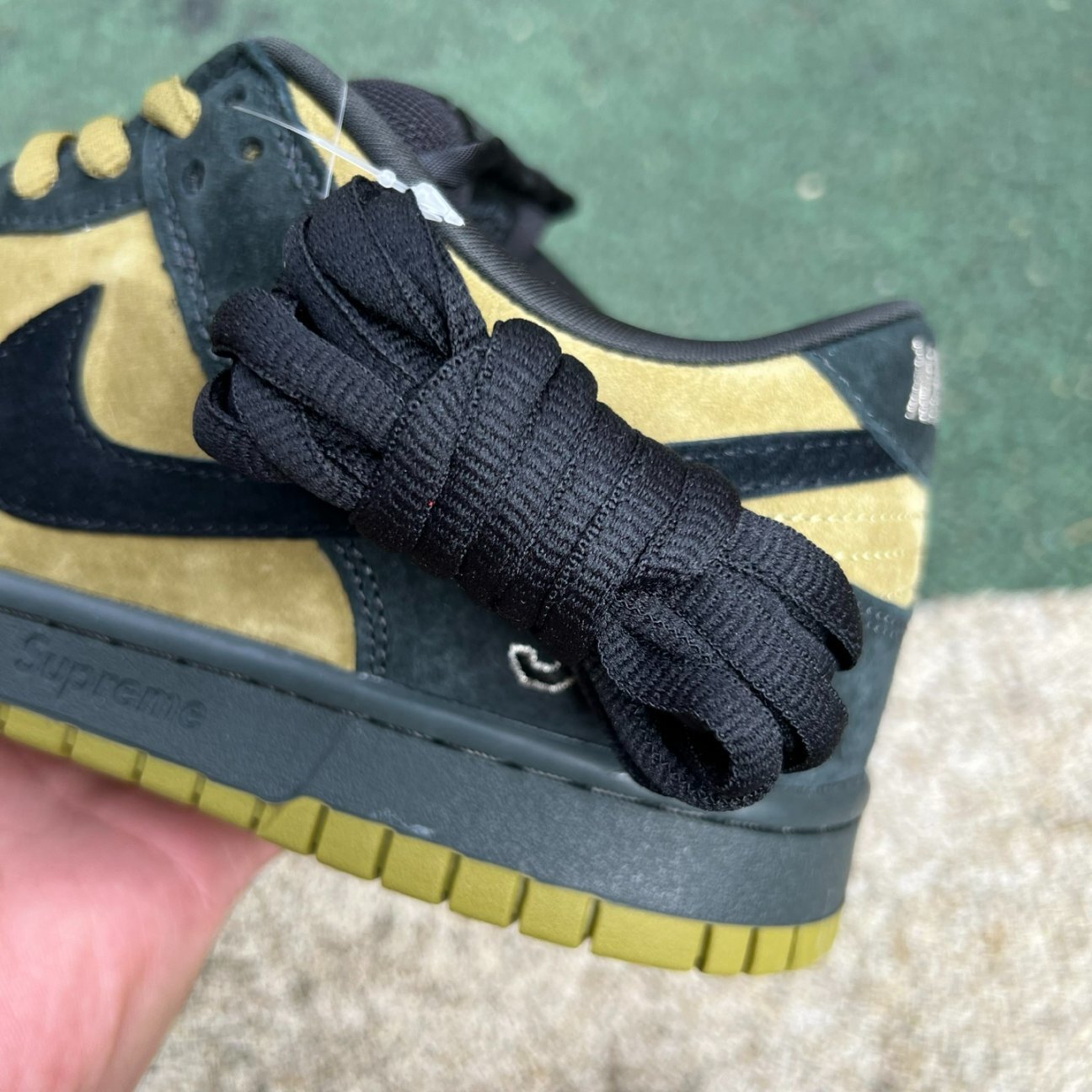 Supreme x Nike Dunk Low SB 'Camper Green'