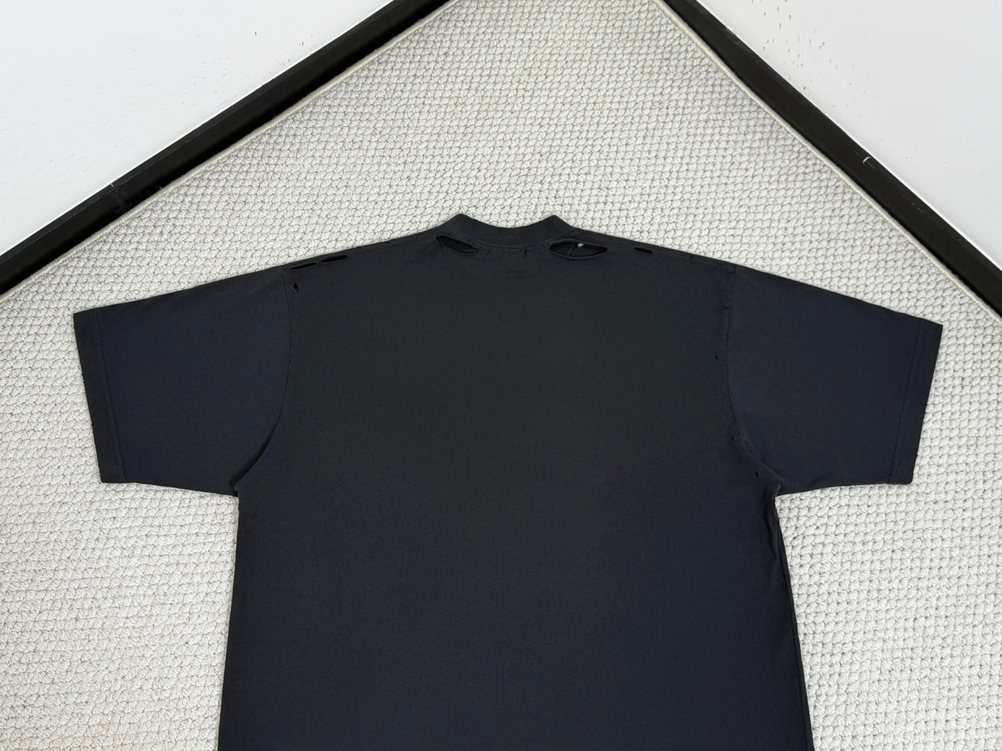 BB International T-shirt Medium Fit in Faded Black