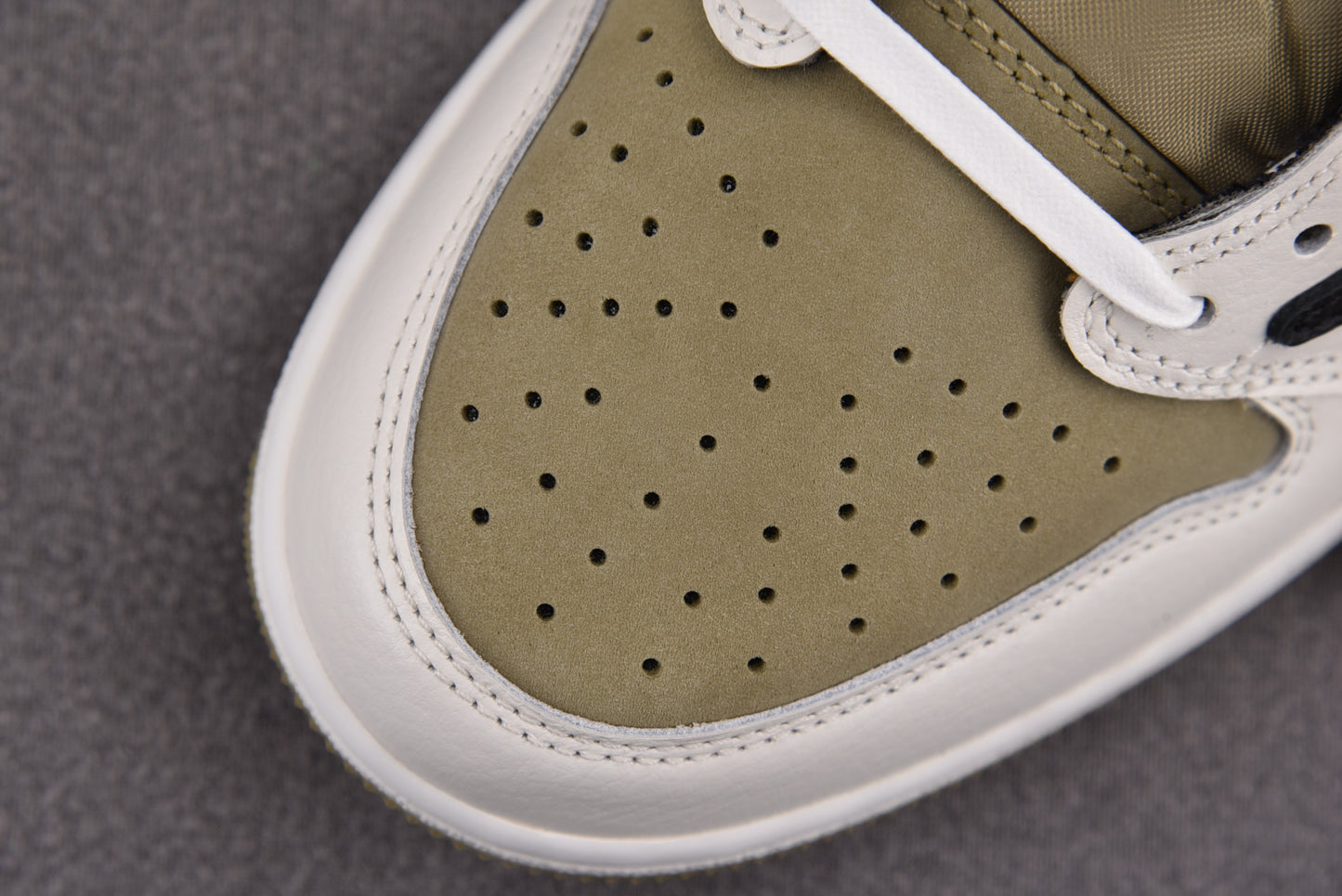 Travis Scott x Air Jordan 1 Low Golf 'Neutral Olive'