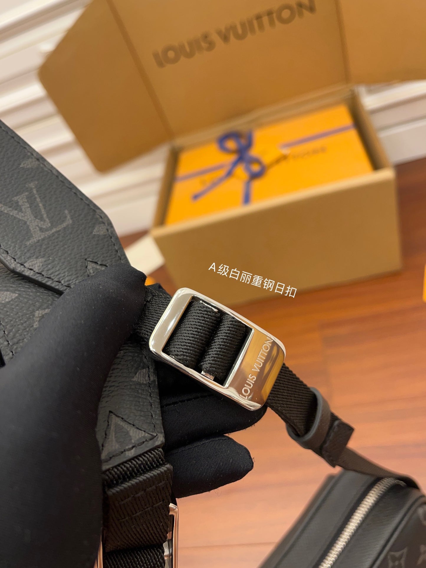 Louis Vuitton Outdoor Messenger M30233