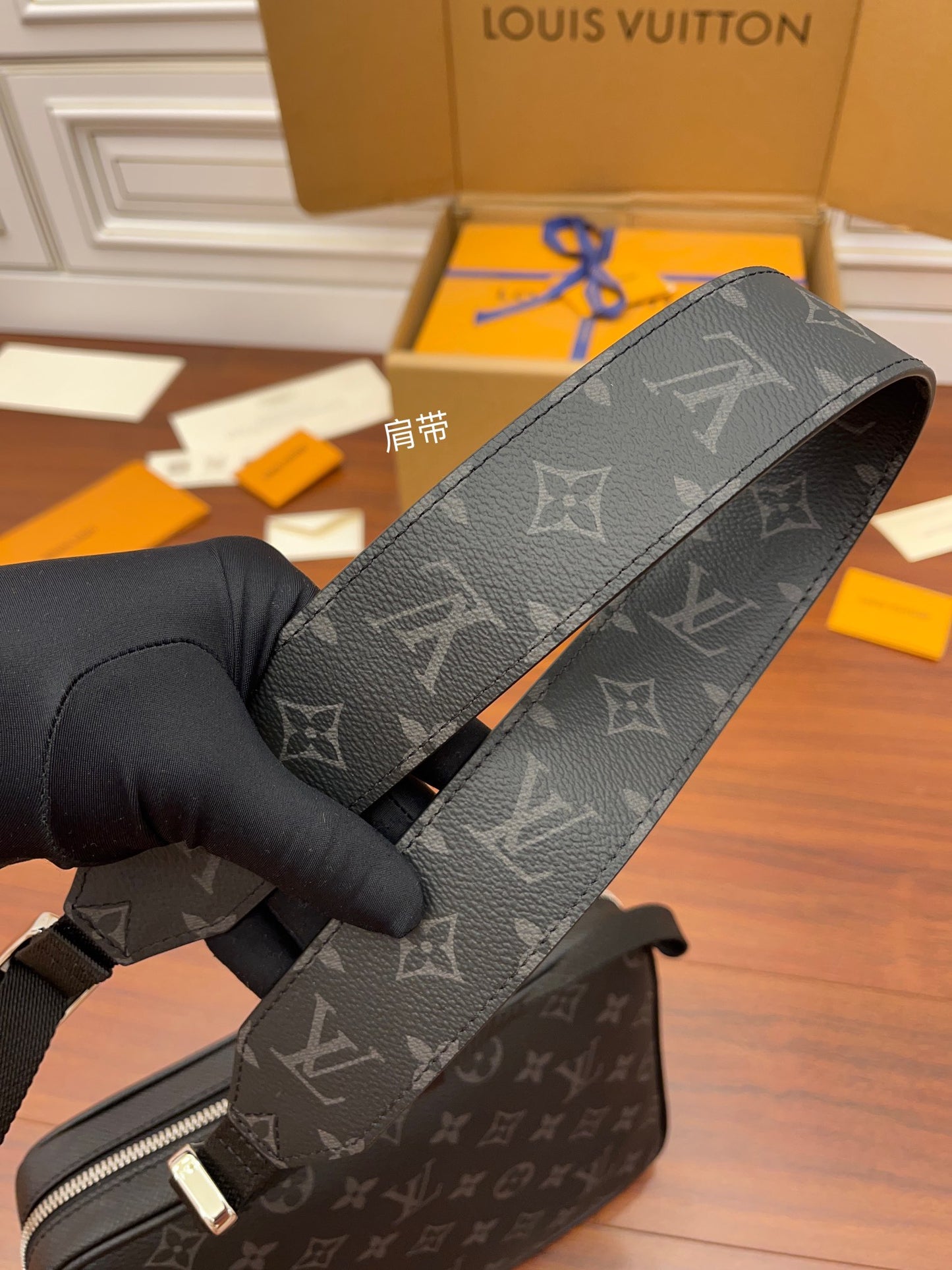 Louis Vuitton Outdoor Messenger M30233