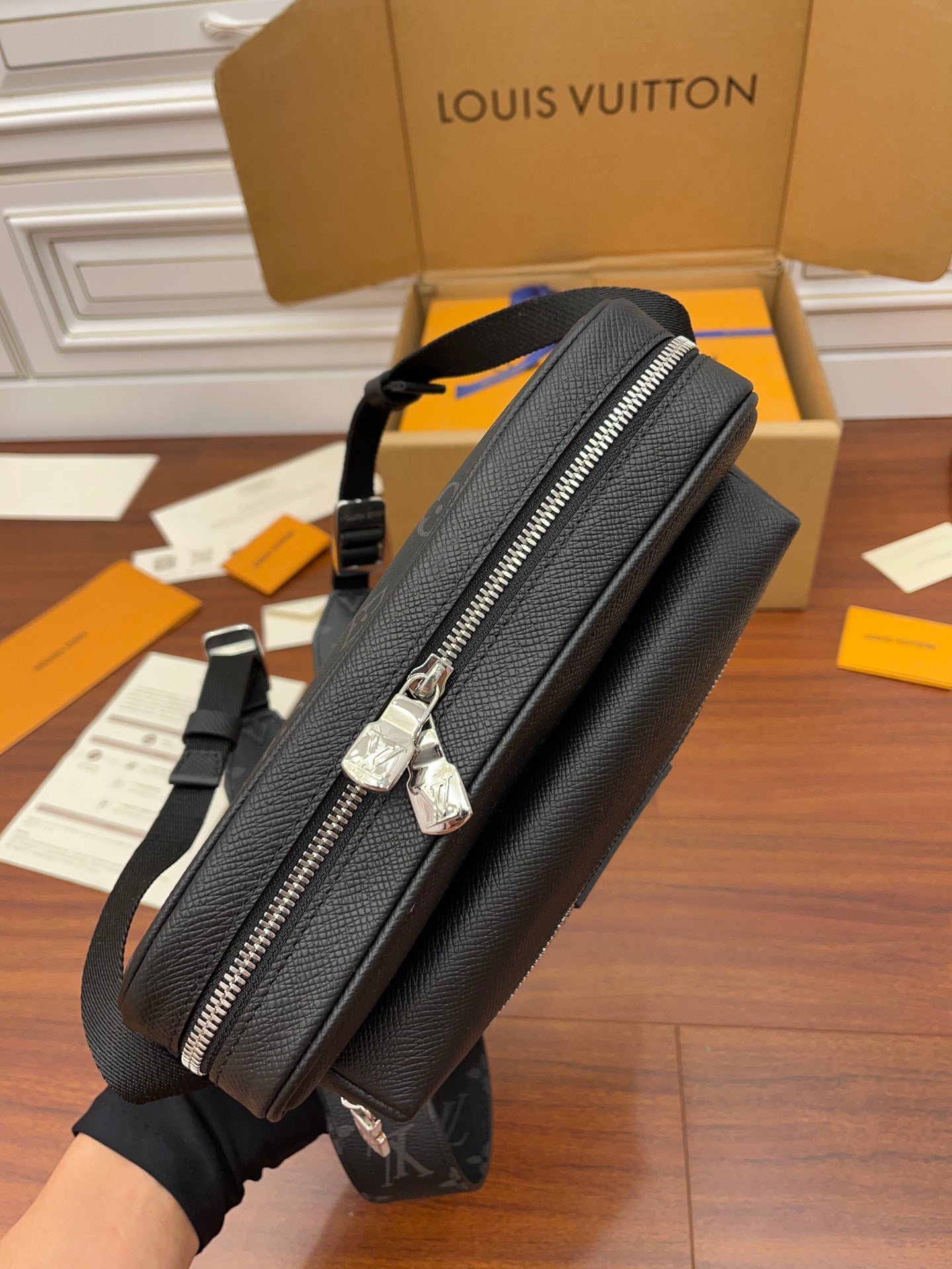Louis Vuitton Outdoor Messenger M30233
