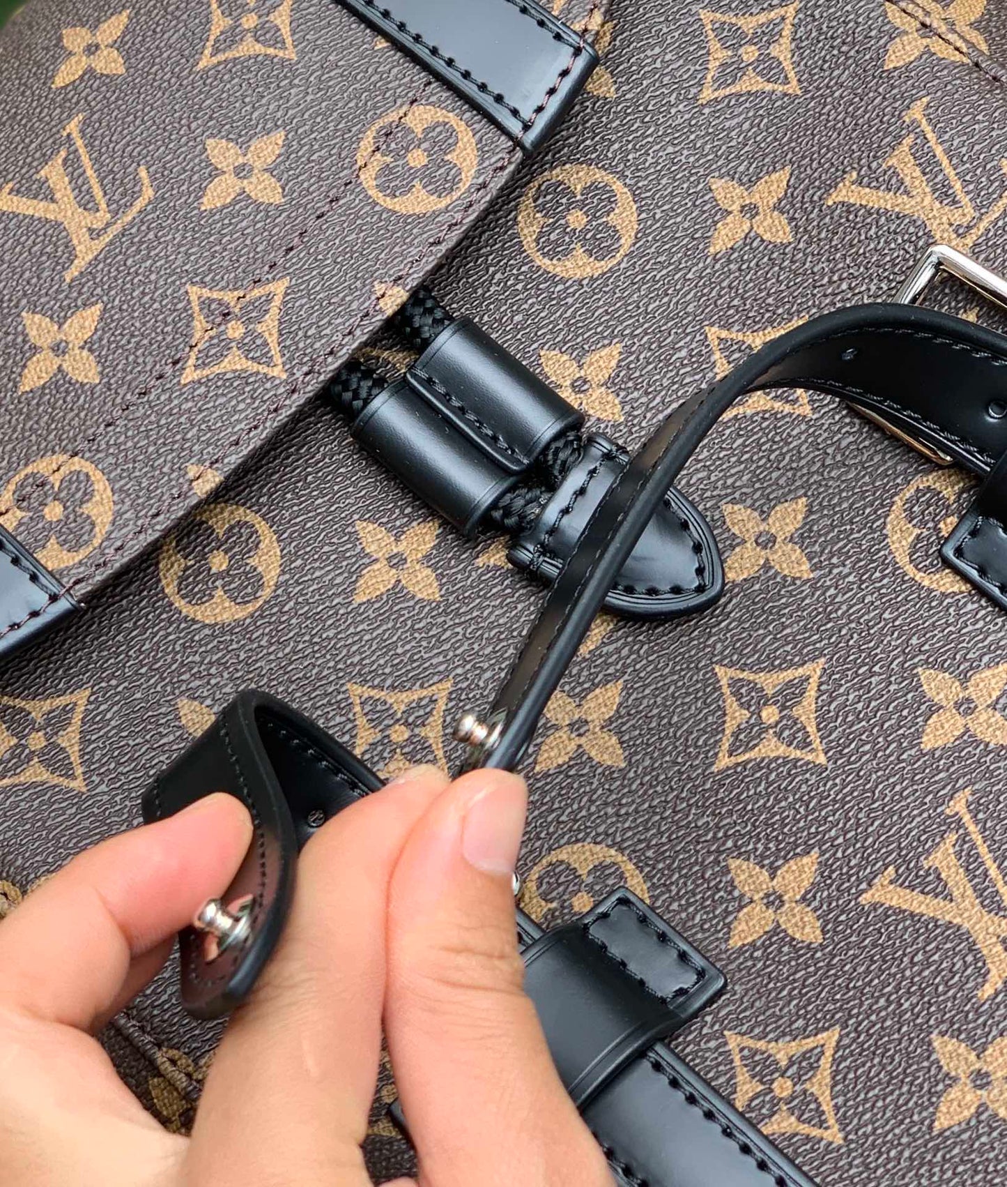 Louis Vuitton Christopher MM M43735