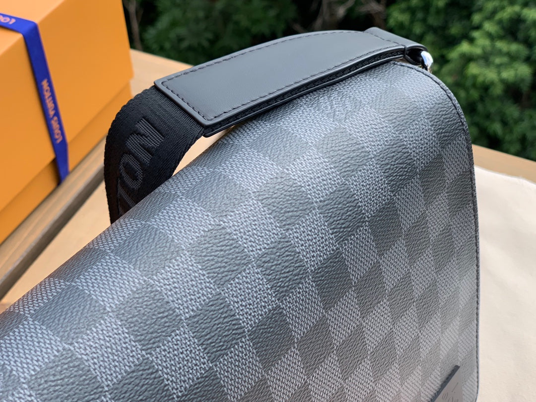 Louis Vuitton Takeoff messenger bag damier 26-20-7cm