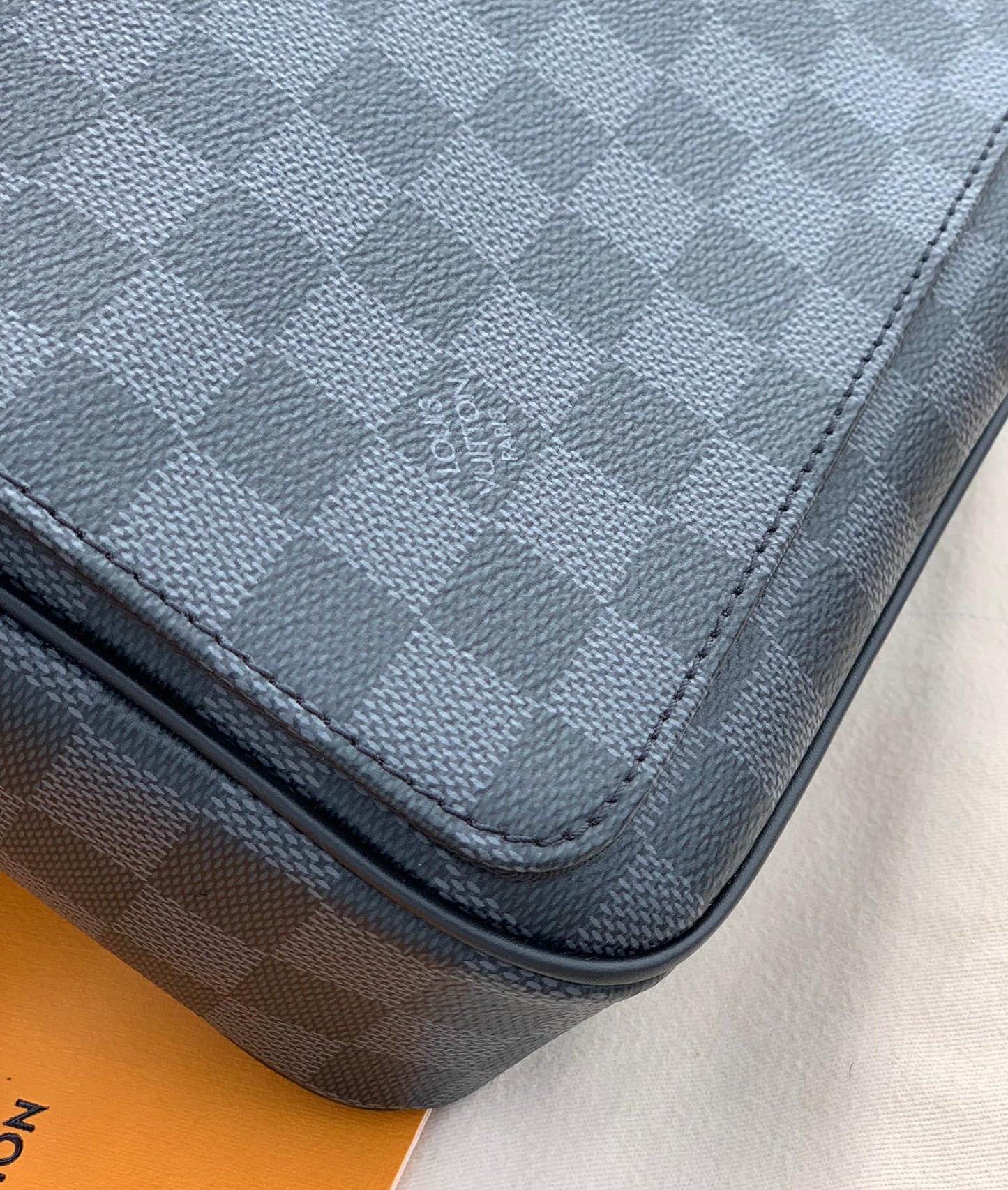 Louis Vuitton Takeoff messenger bag damier 26-20-7cm