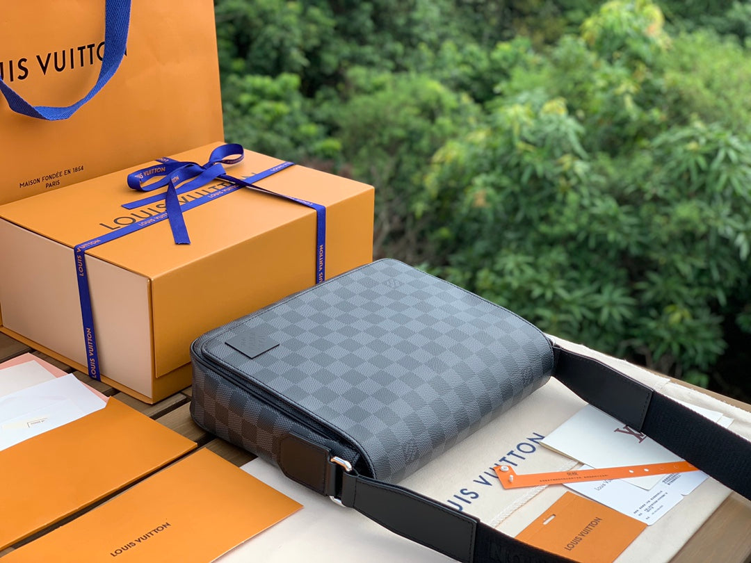 Louis Vuitton Takeoff messenger bag damier 26-20-7cm