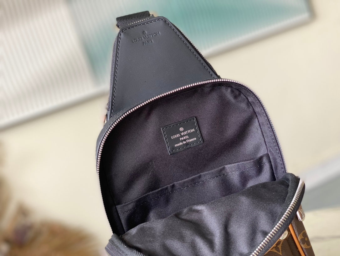 LV Avenue Slingbag M46327