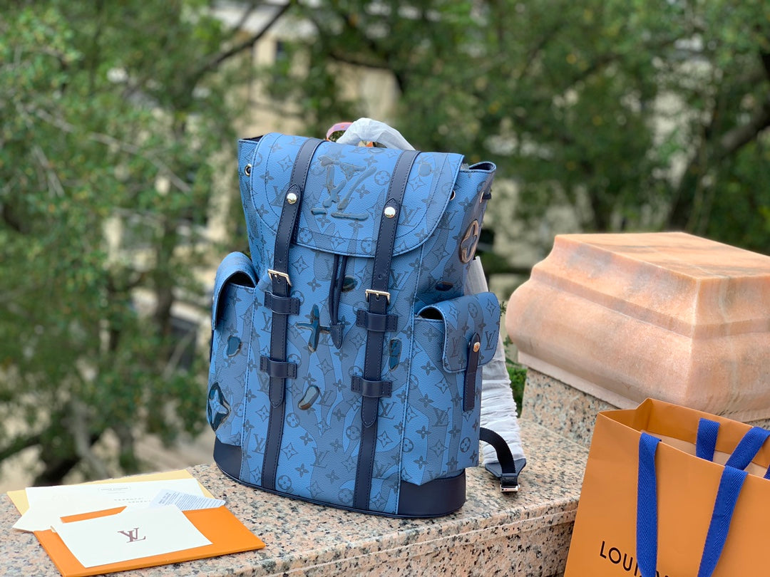 Louis Vuitton Christopher MM M22636
