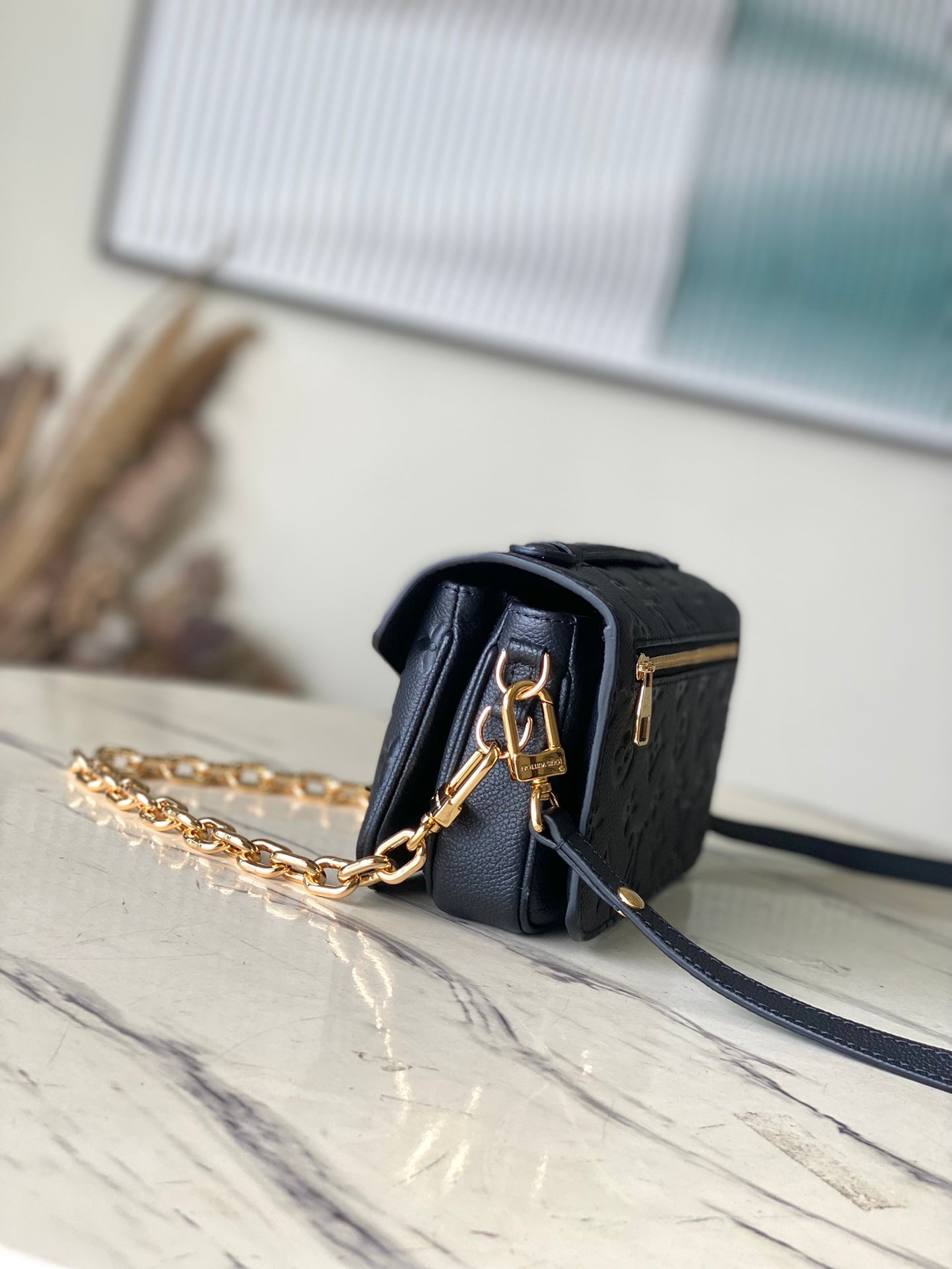 LV Pochette Métis East West M46595