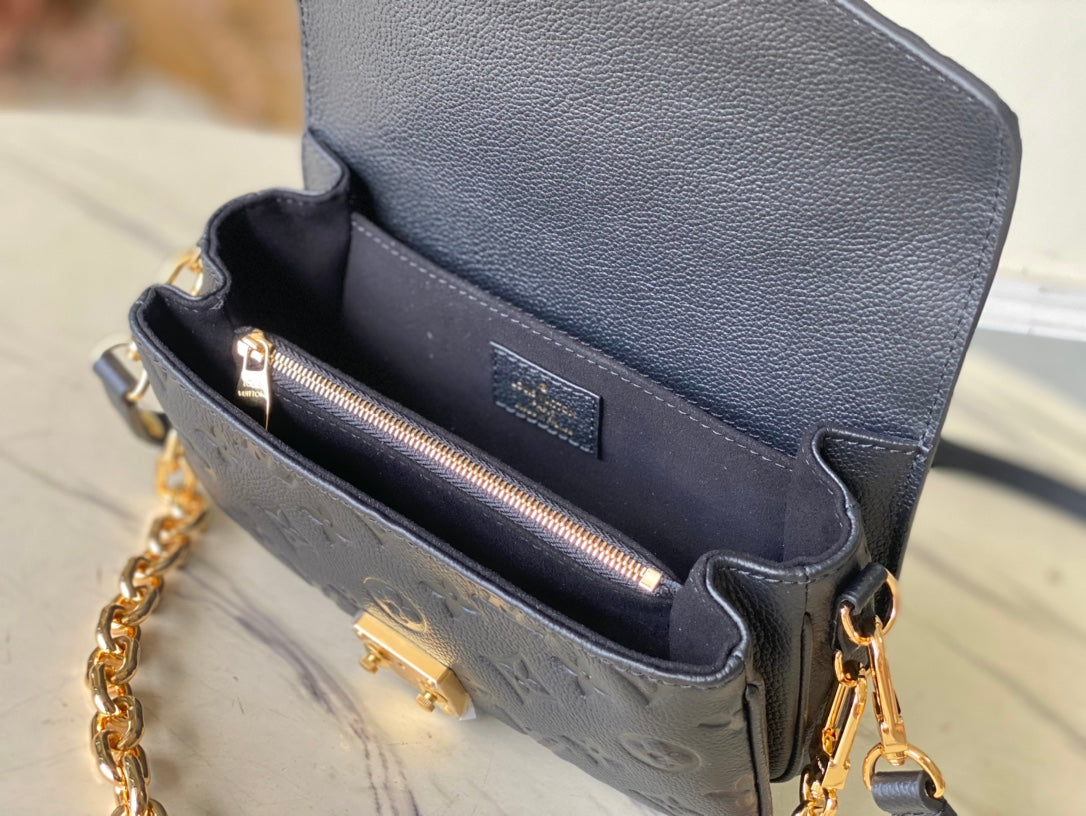 LV Pochette Métis East West M46595