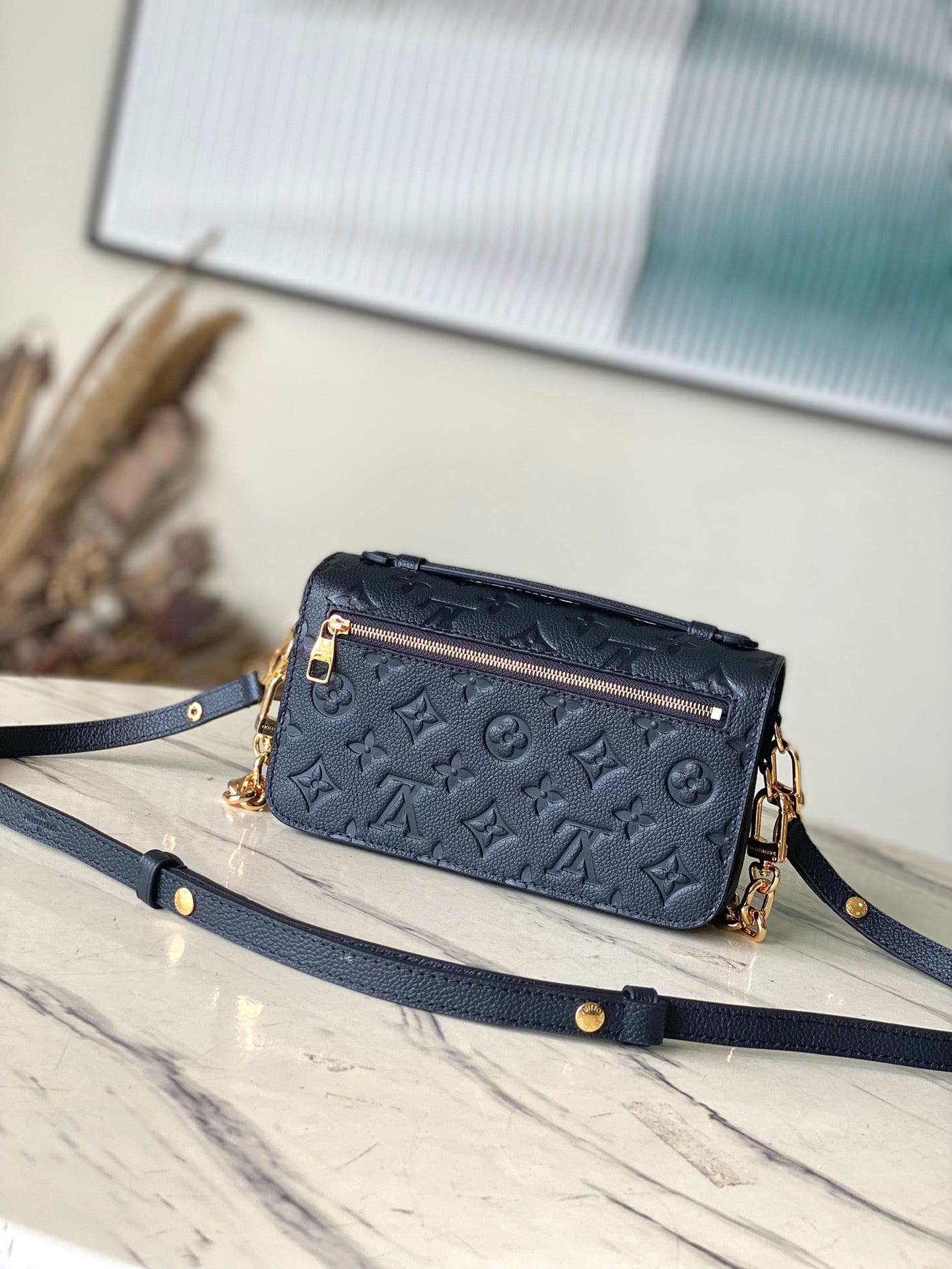 LV Pochette Métis East West M46595