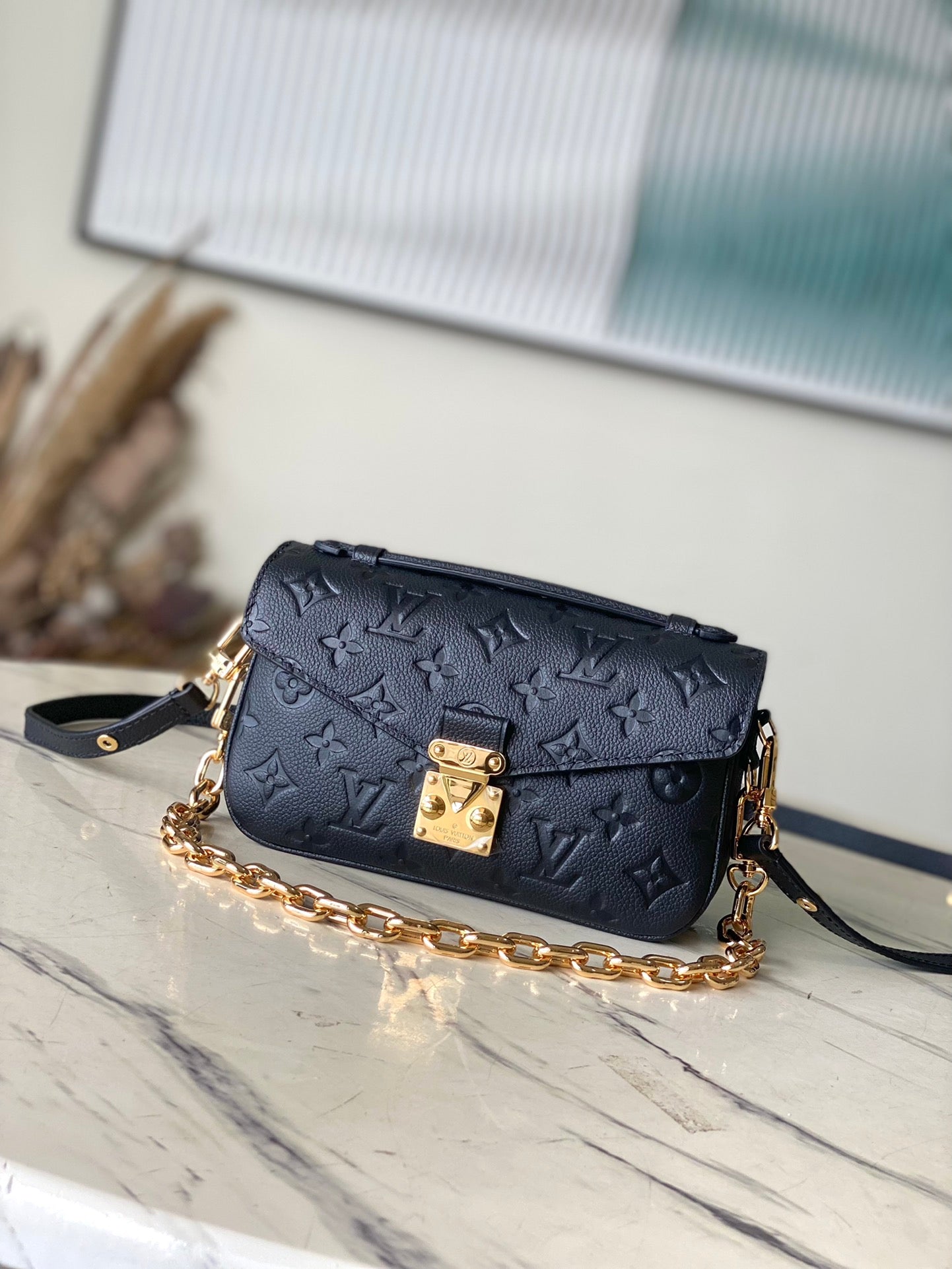LV Pochette Métis East West M46595