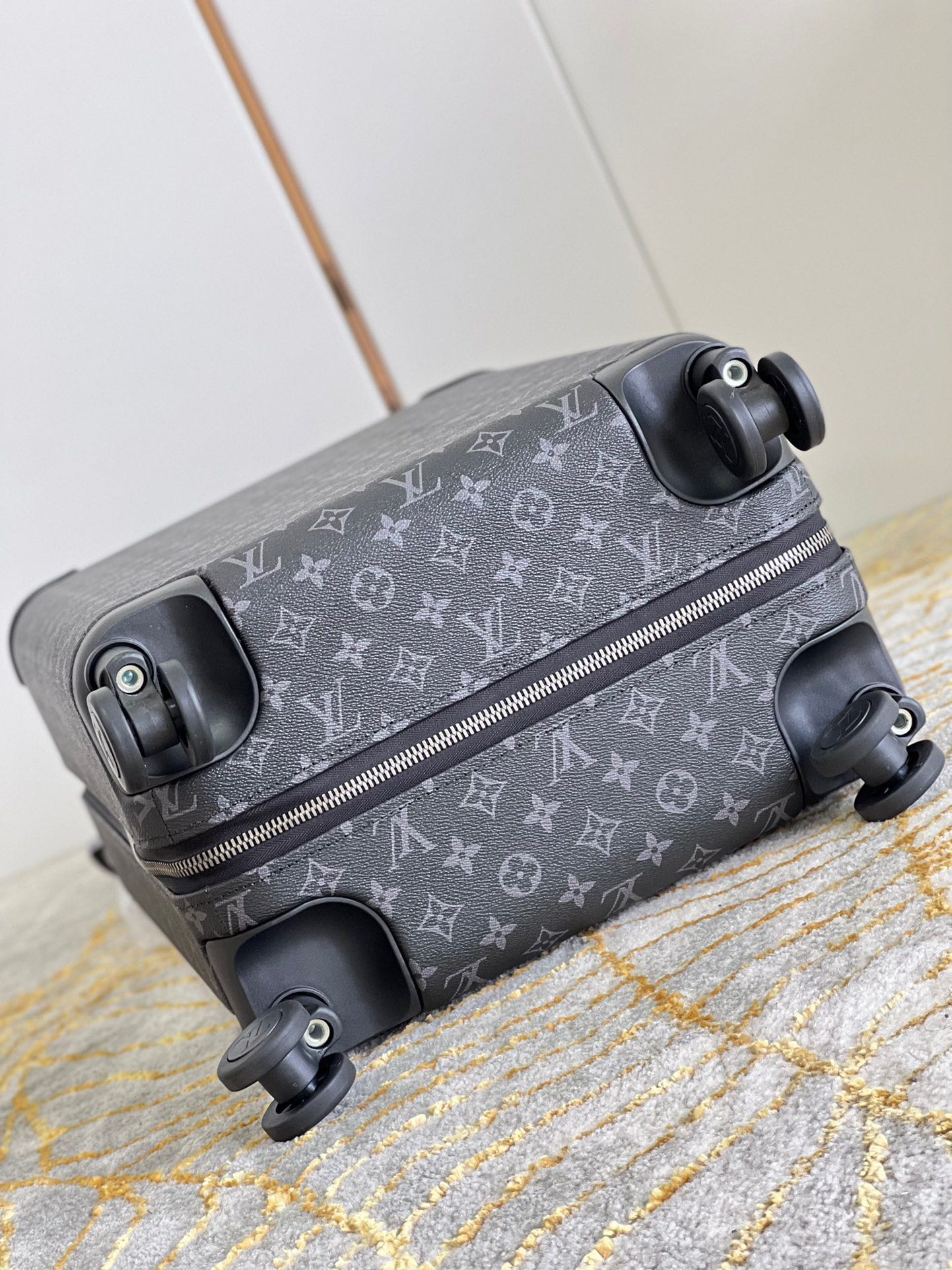 LV Horizon 70 M23303