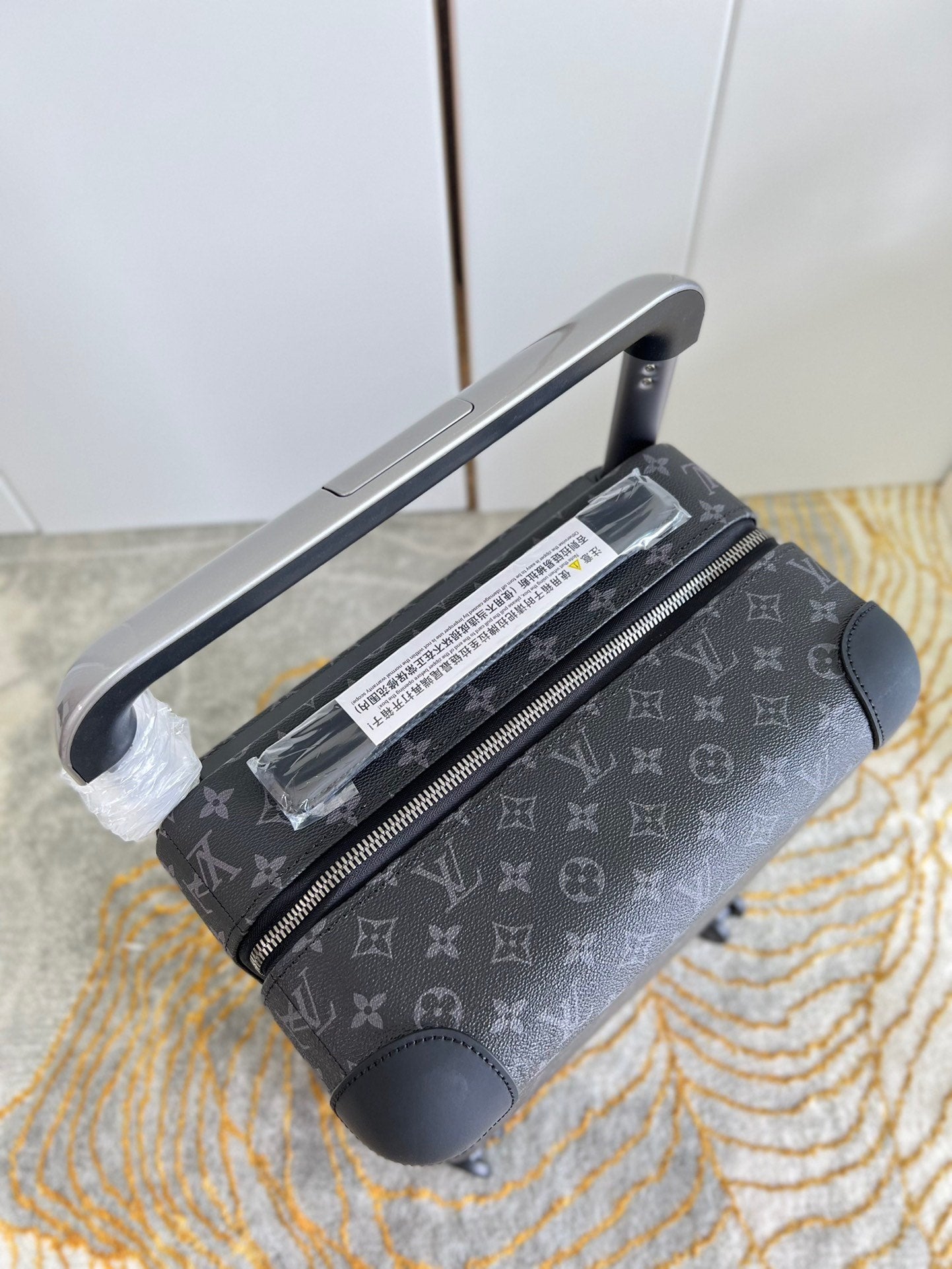 LV Horizon 70 M23303