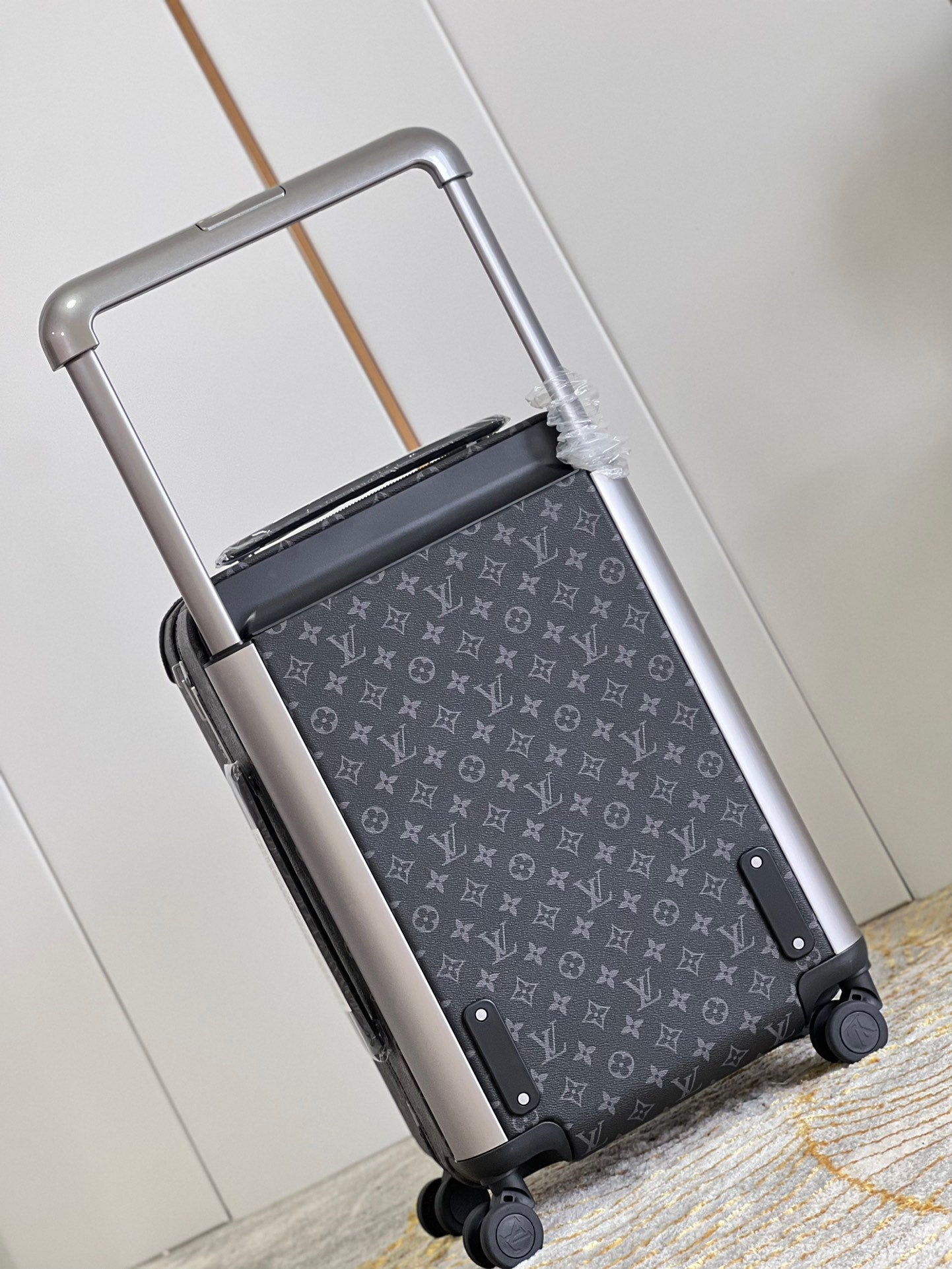 LV Horizon 70 M23303