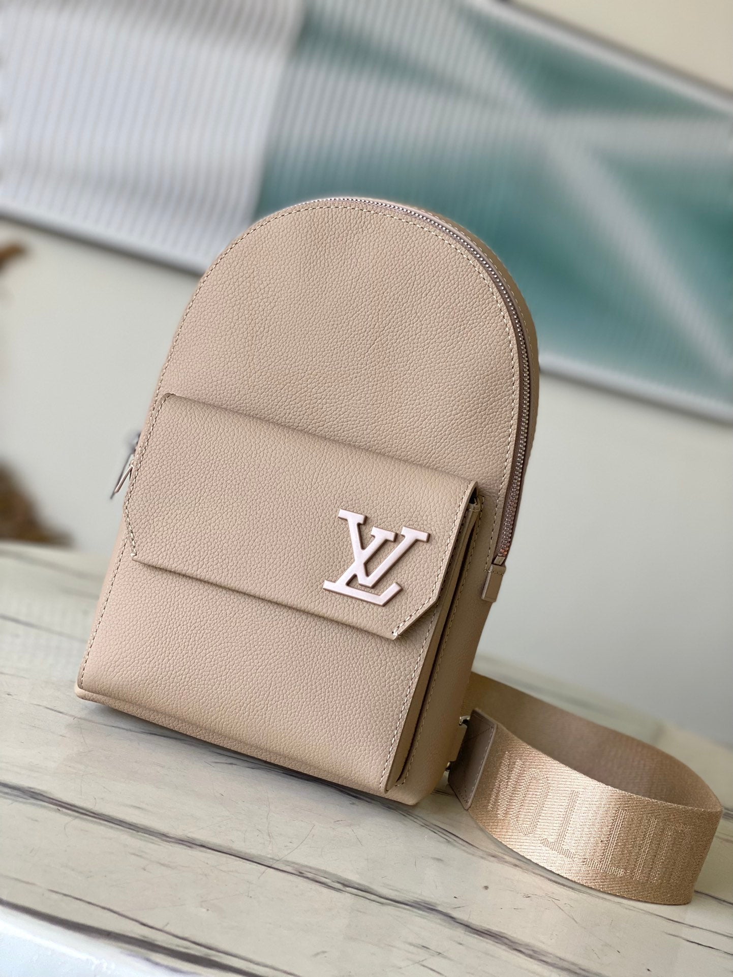 LV Pilot Slingbag M23765