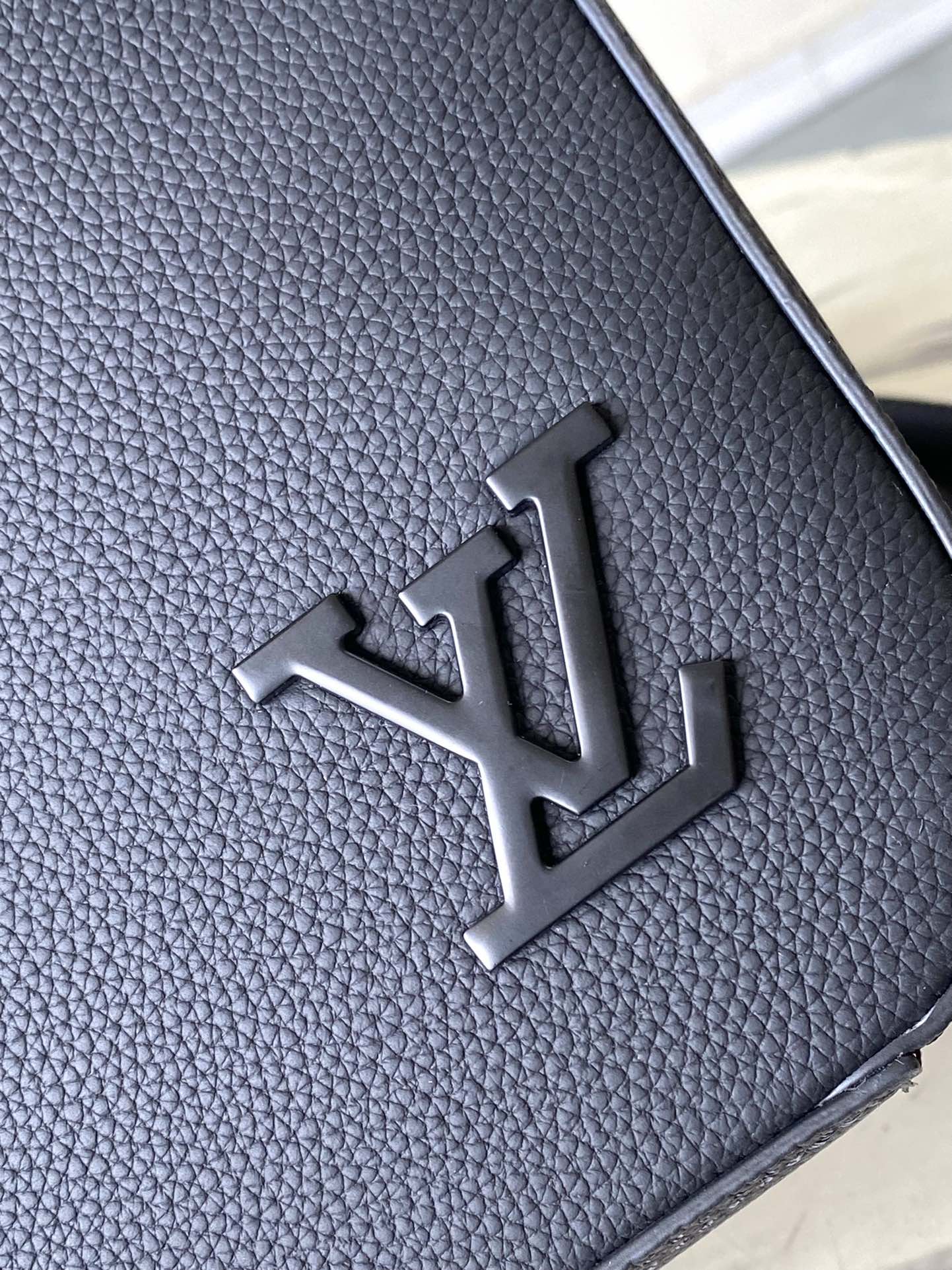 LV Pilot Briefcase M23778